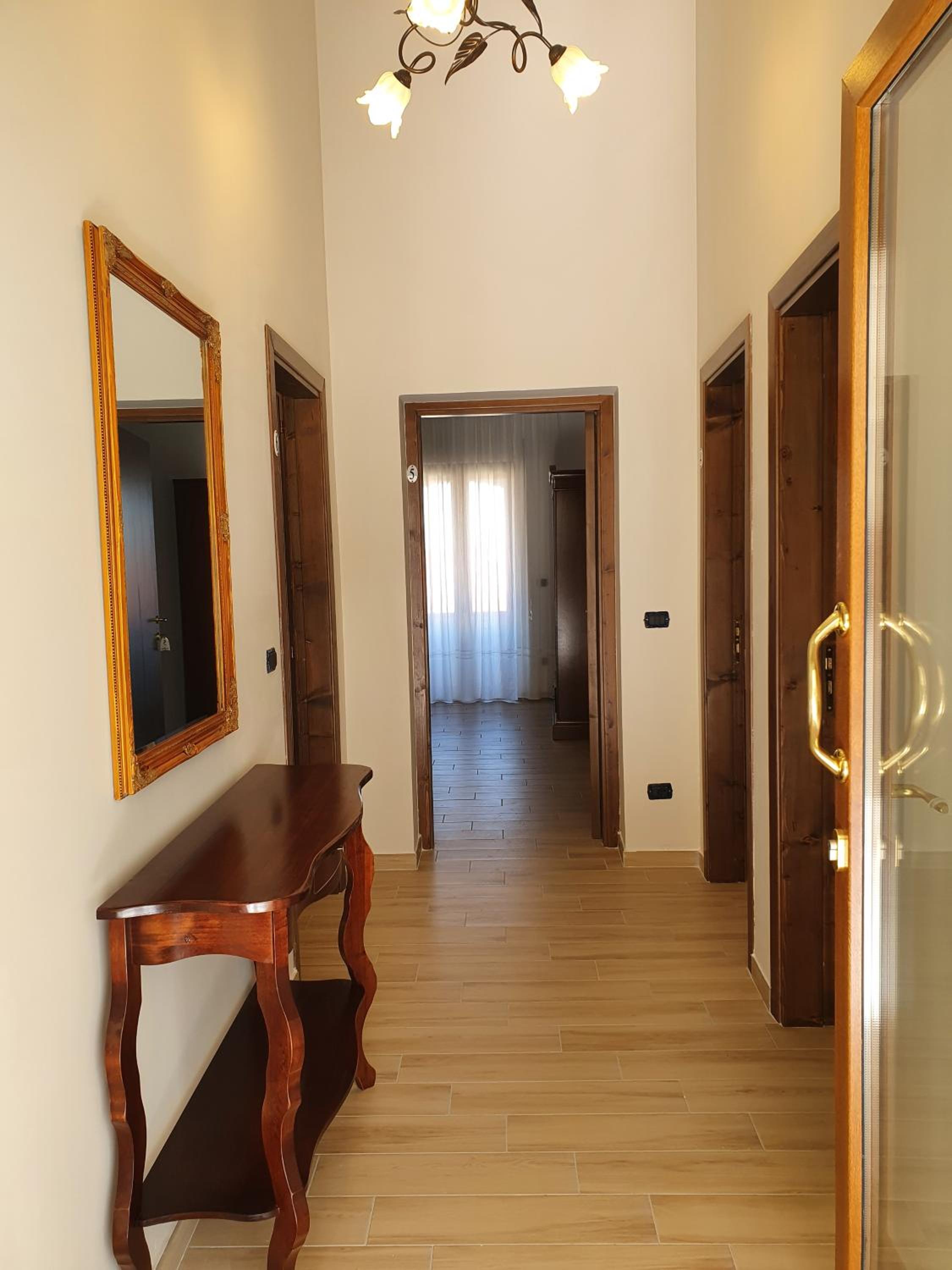 Double Room with Balcony - Photo 2