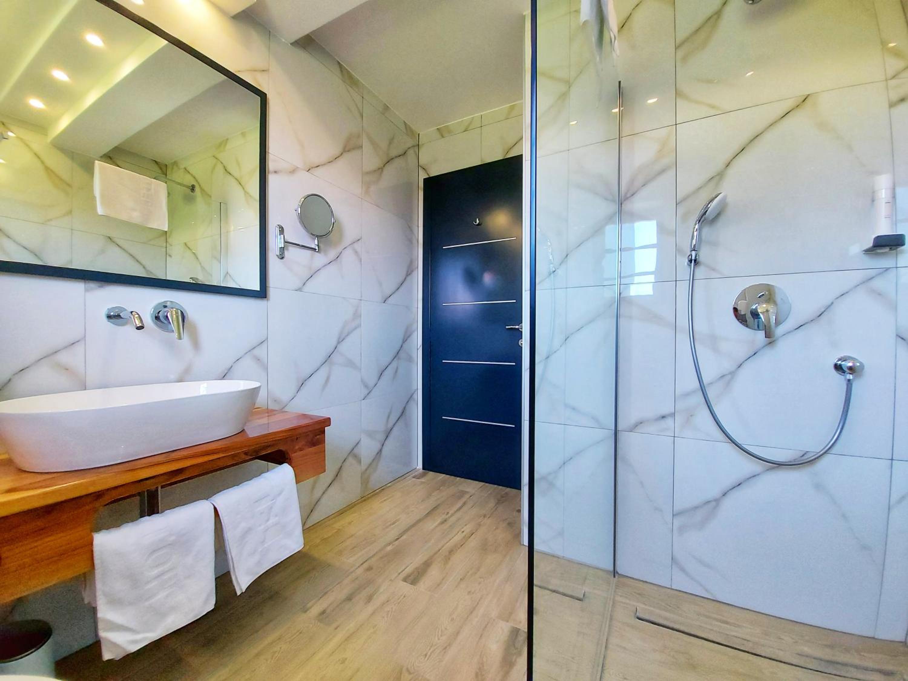 Deluxe Triple Room - Photo 6