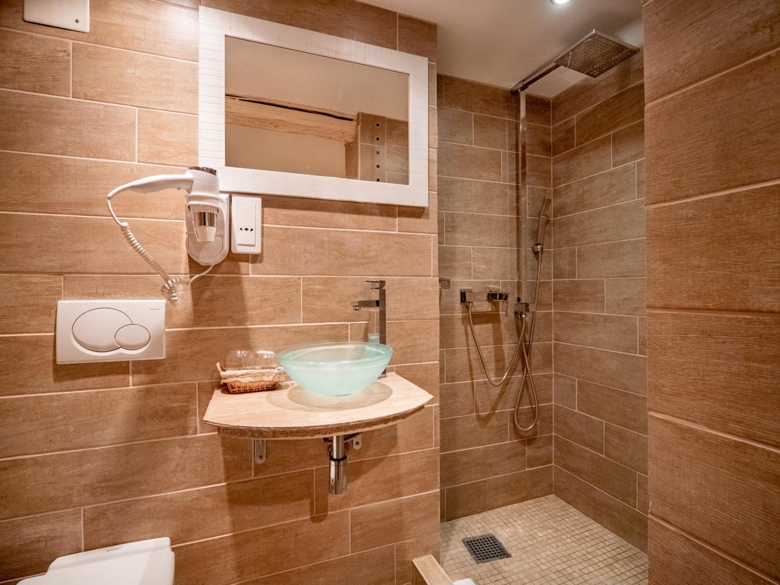 Standard Double Room - Photo 5
