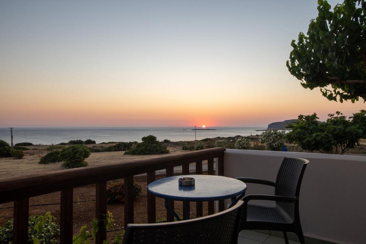 Standard Double or Twin Room with Sea View - Photo 3