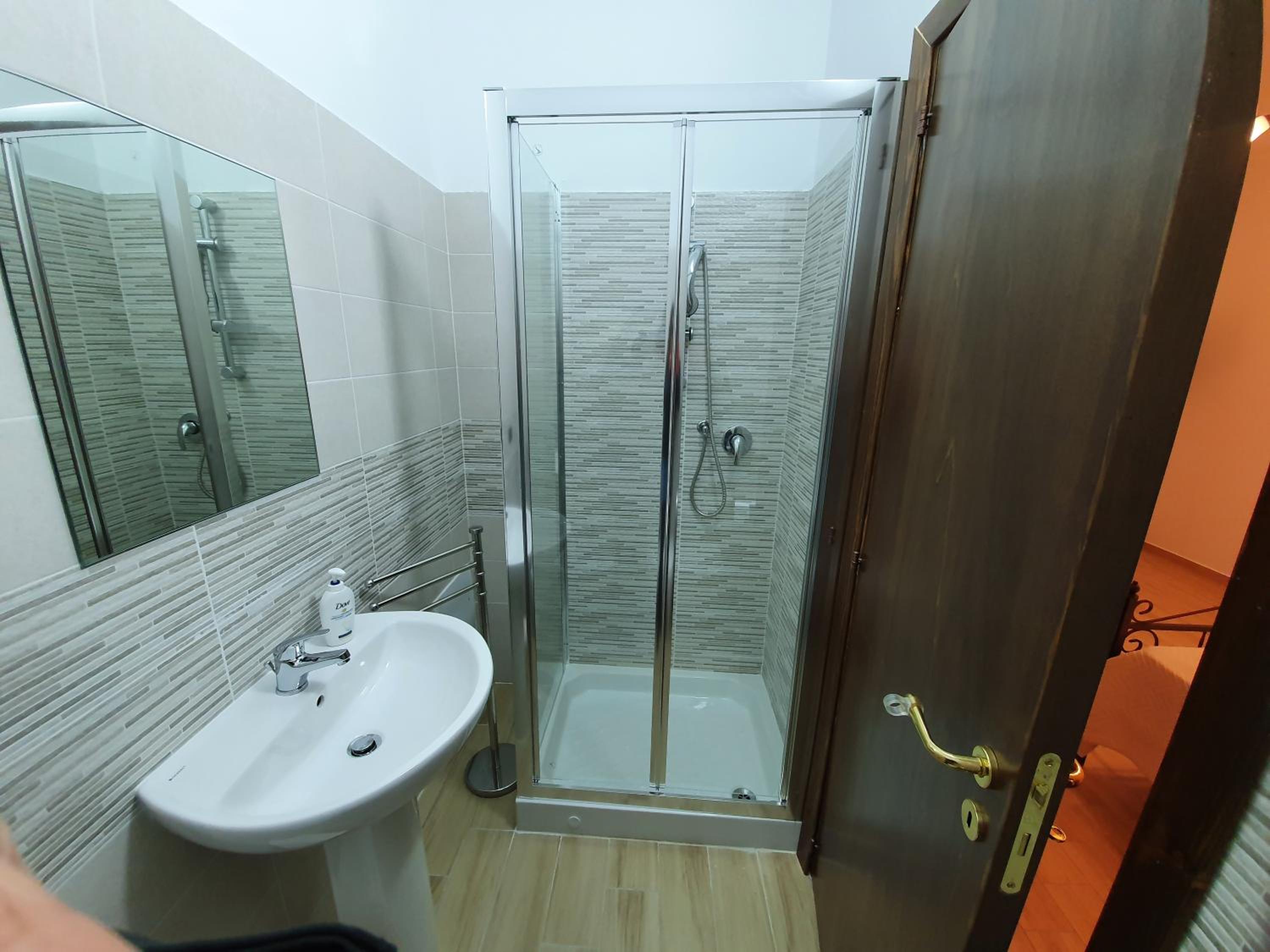 Apartment with Balcony - Photo 5