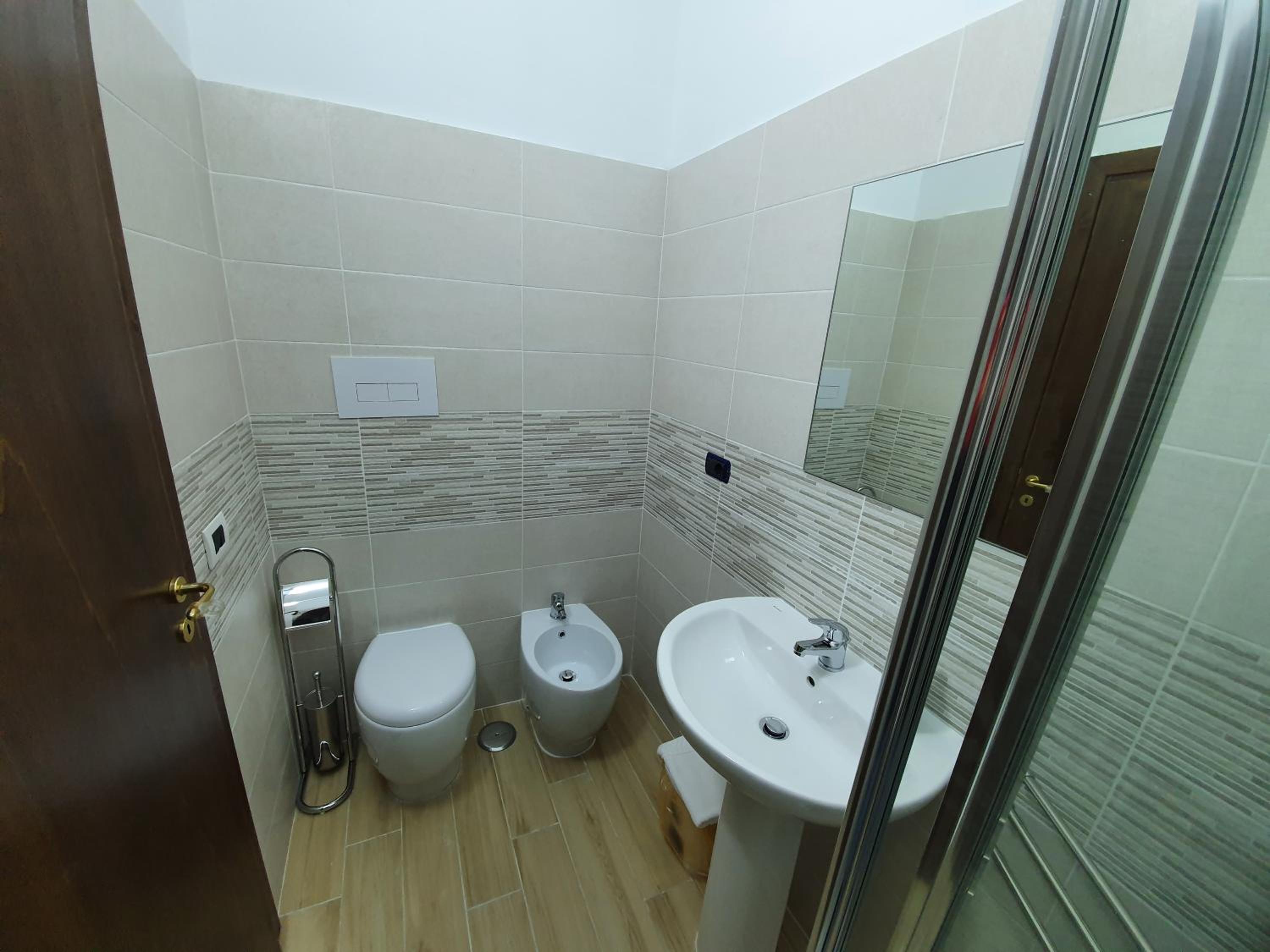 Apartment with Balcony - Photo 9