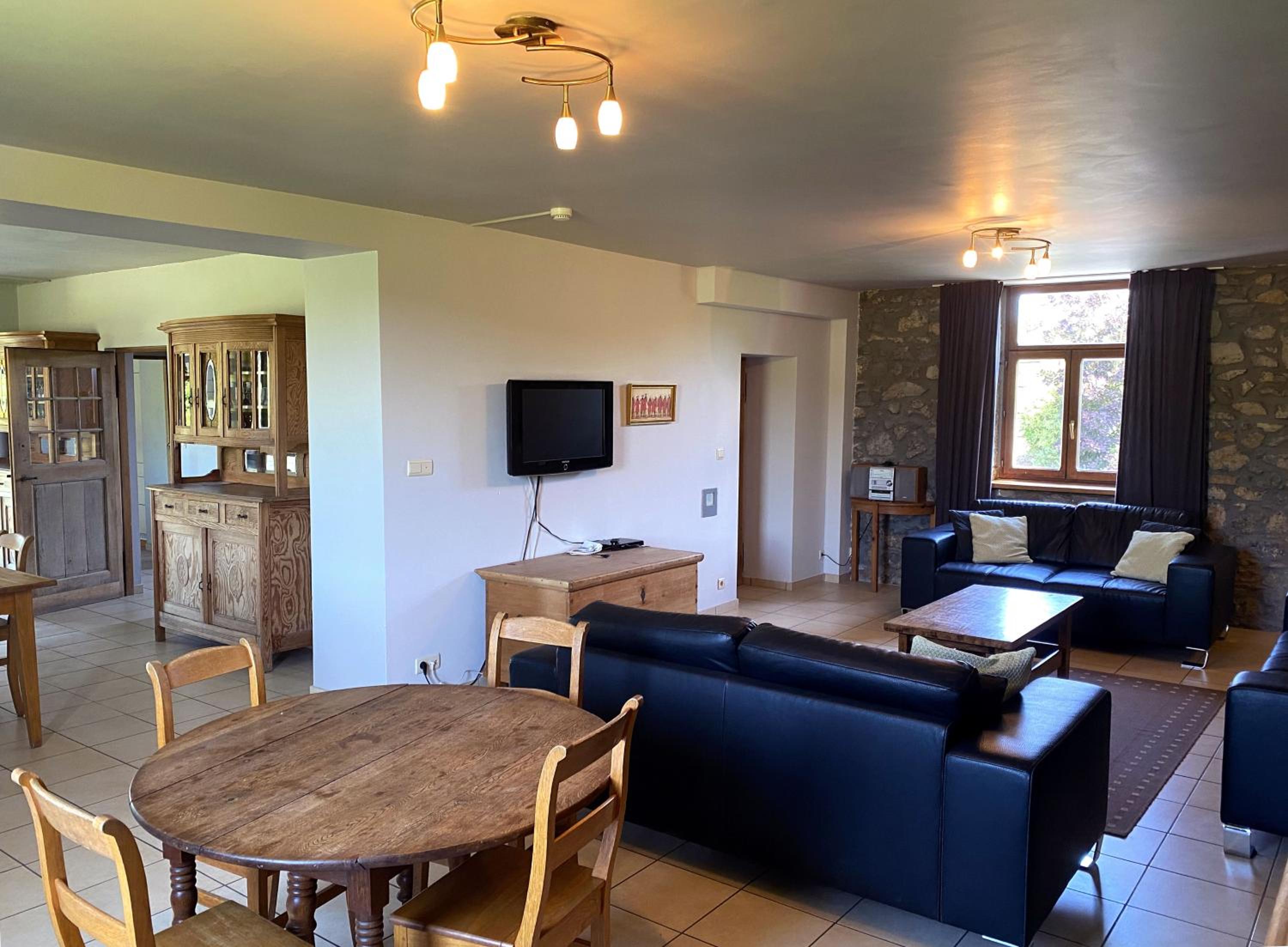 Seven-Bedroom House photo 1