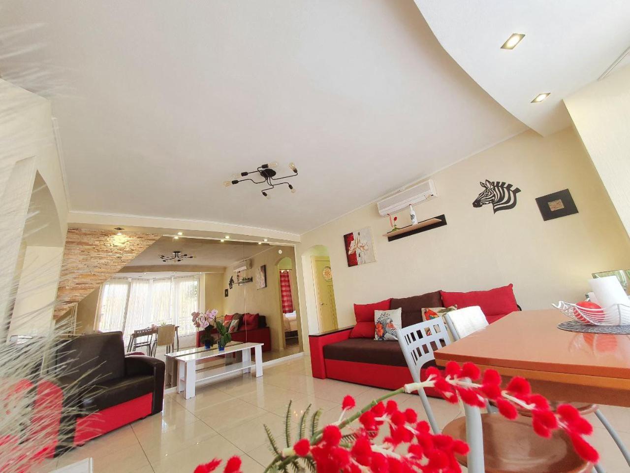 Two-bedroom apartment - 10 Lesi Ukrainky blvd.