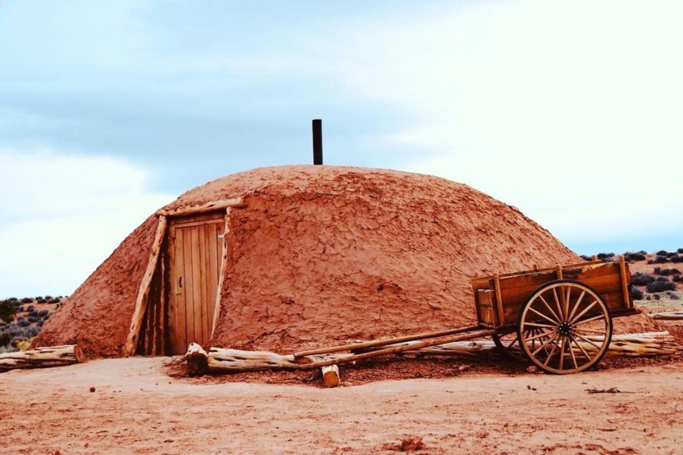 Traditional Navajo Hogan (2) - Photo 27