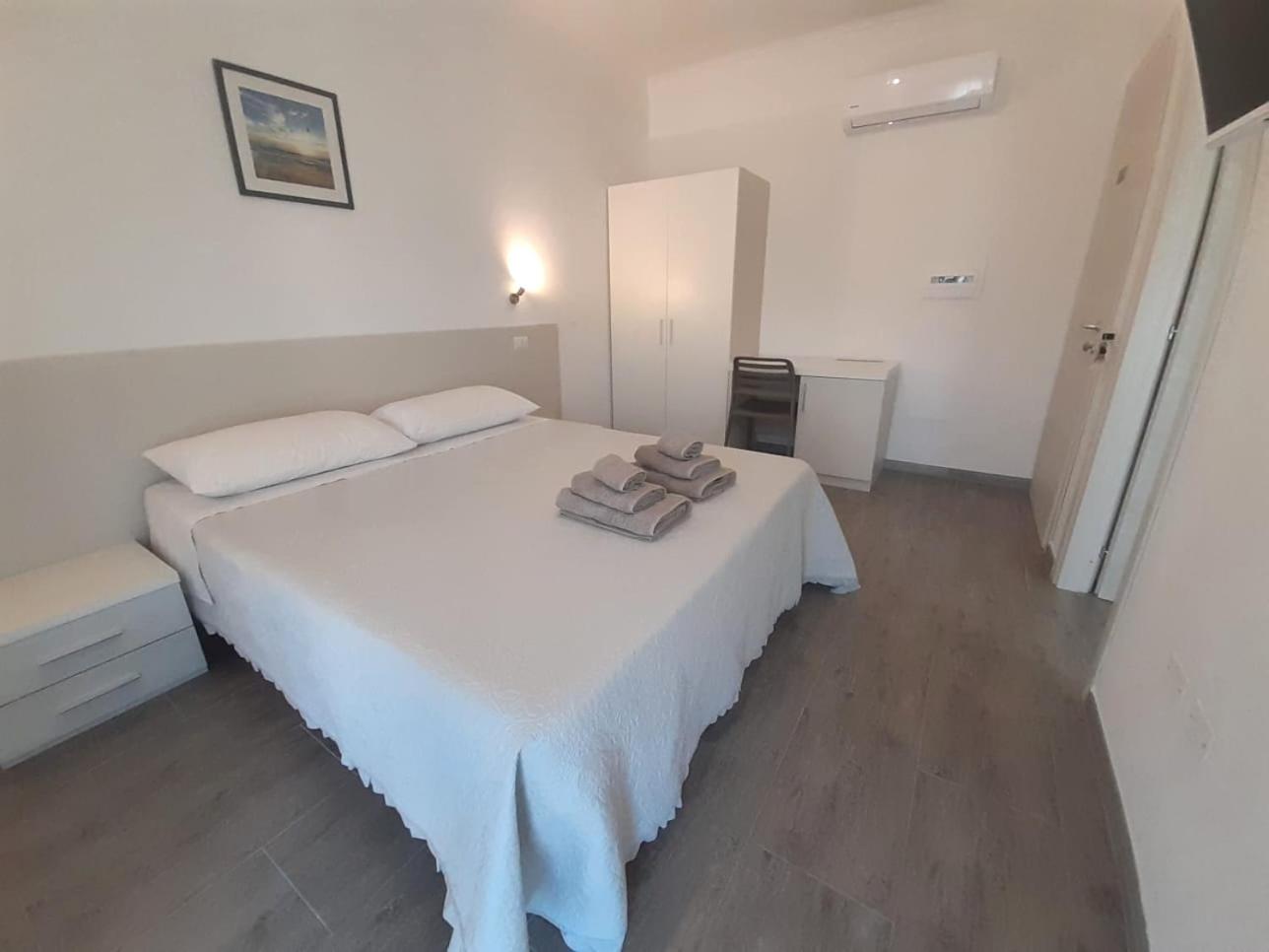 Deluxe Double or Twin Room with Balcony - Photo 9
