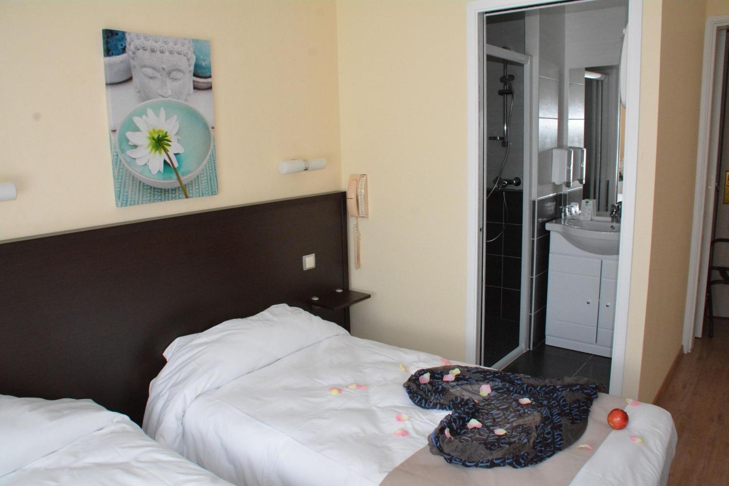 Double or Twin Room photo 2