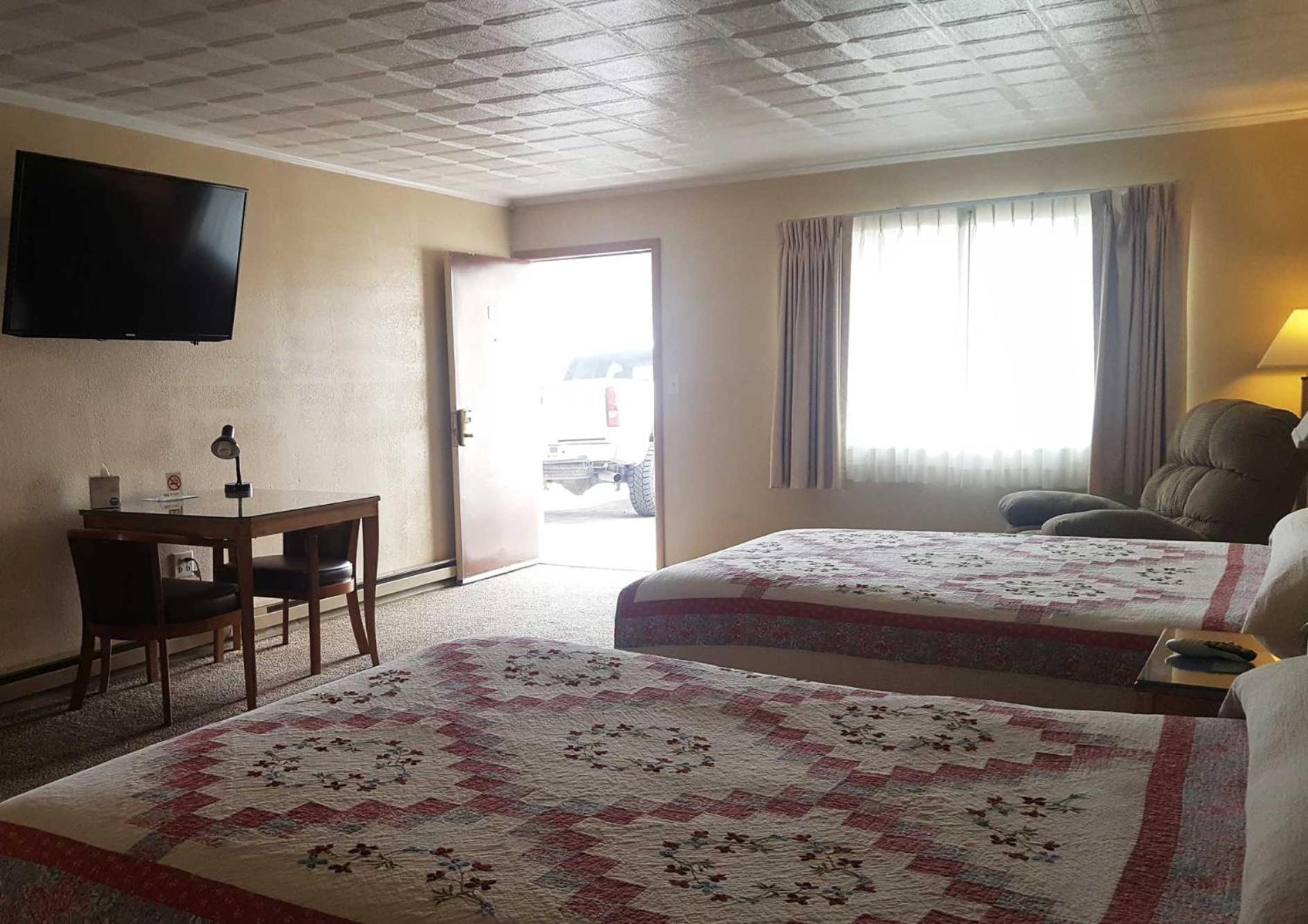 Queen Room photo 1