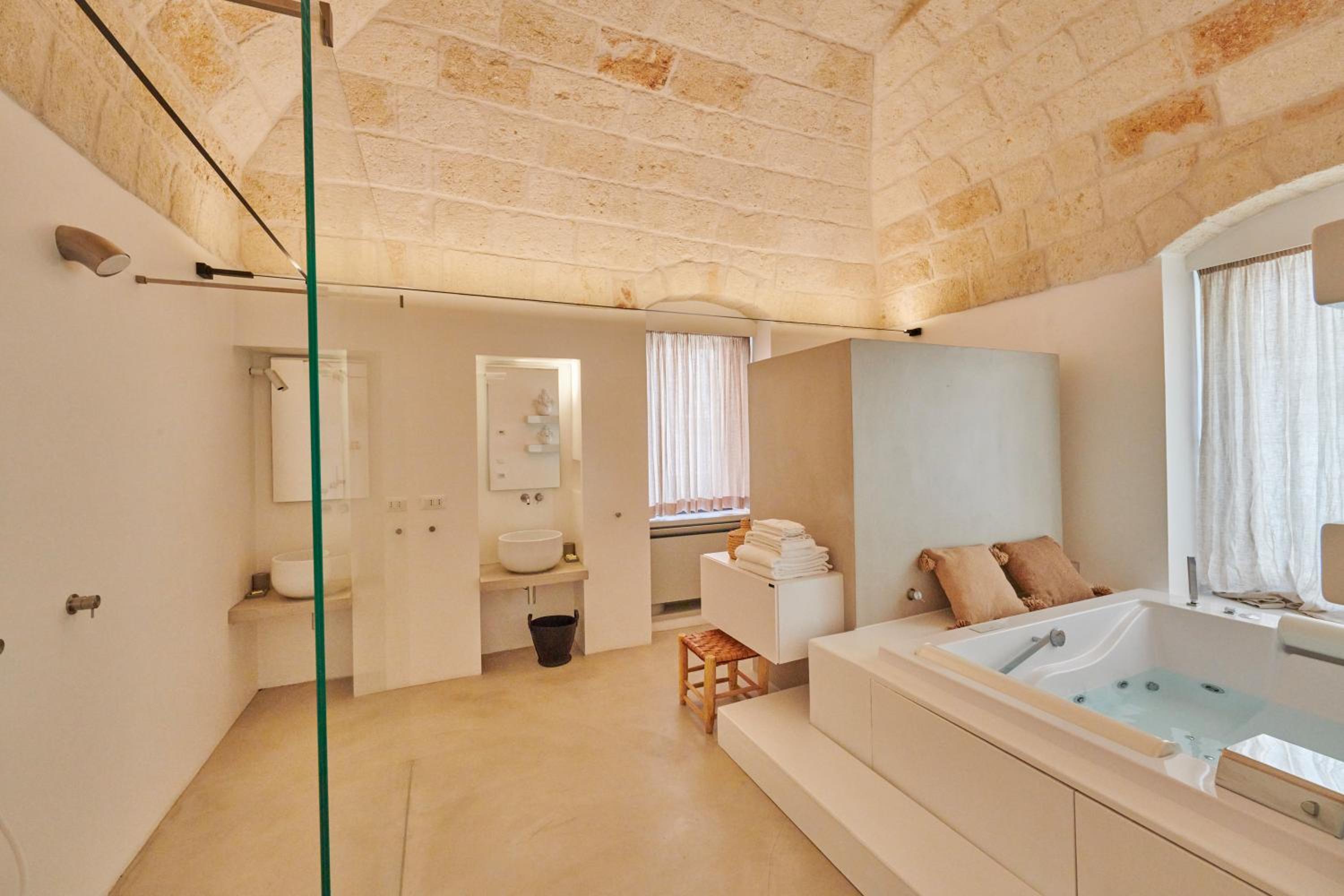 Deluxe Suite - Photo 14