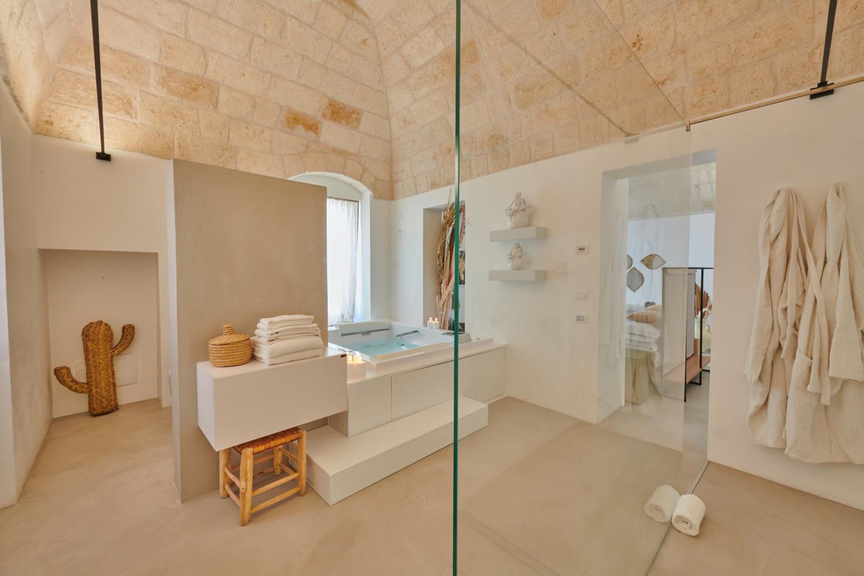 Deluxe Suite - Photo 12