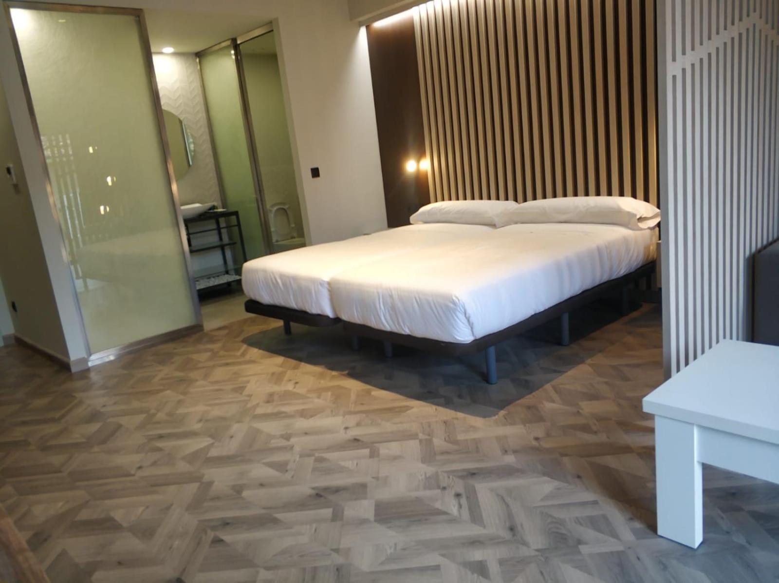 Studio Apartment - Photo 28