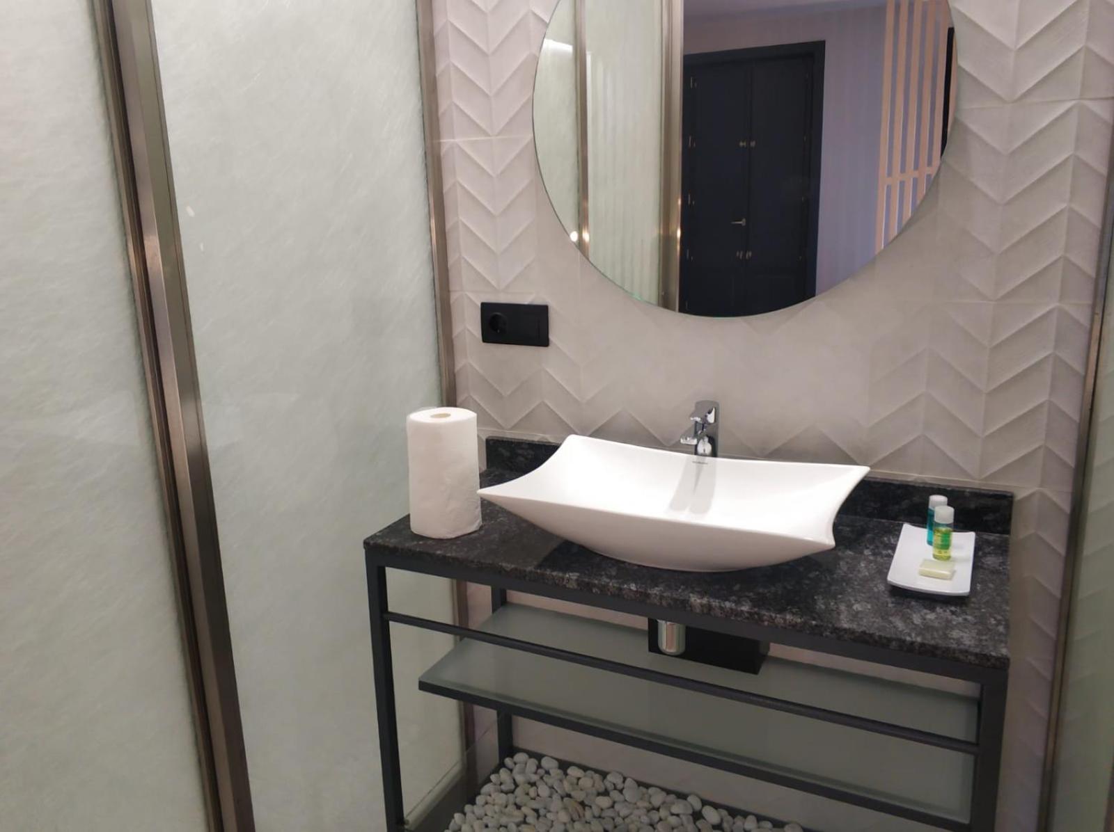 Studio Apartment - Photo 27