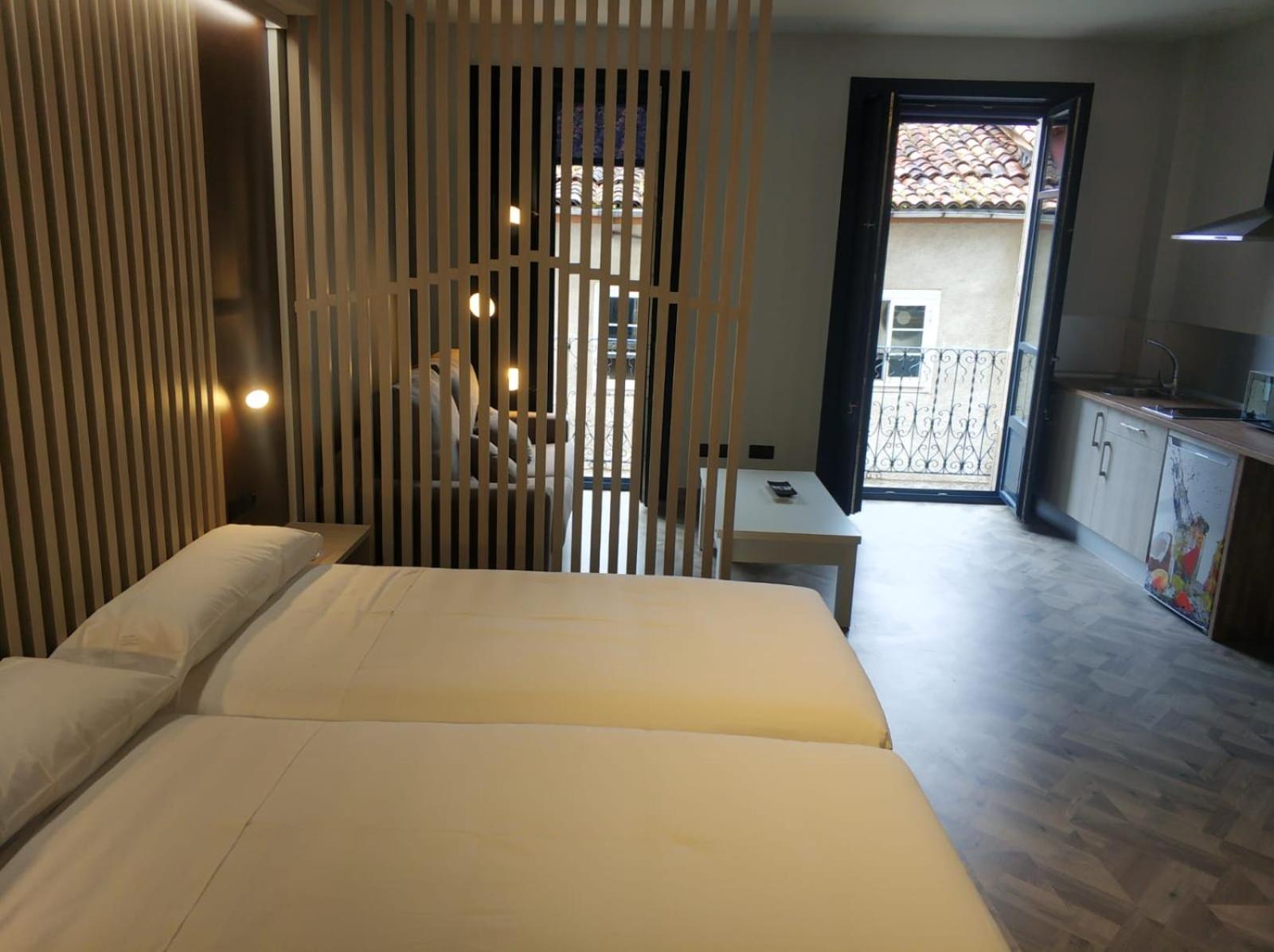 Studio Apartment - Photo 25