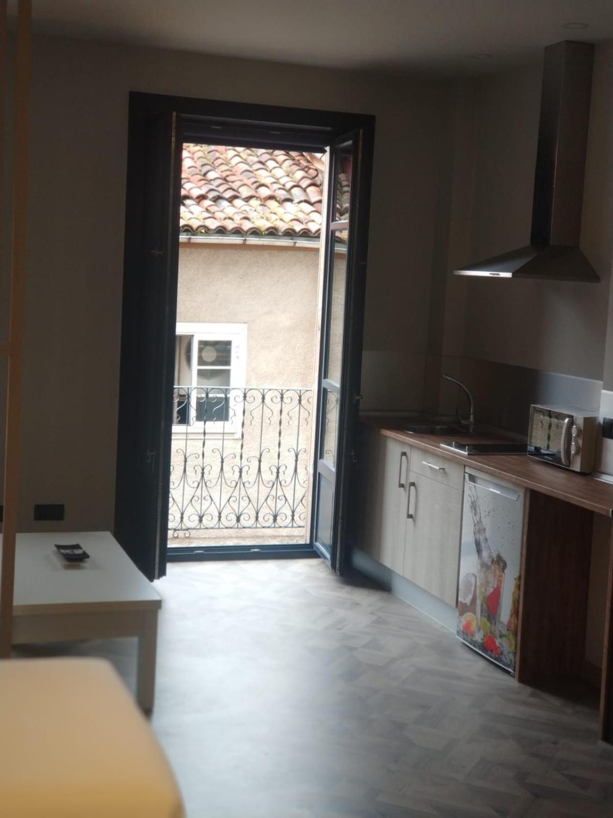 Studio Apartment - Photo 24