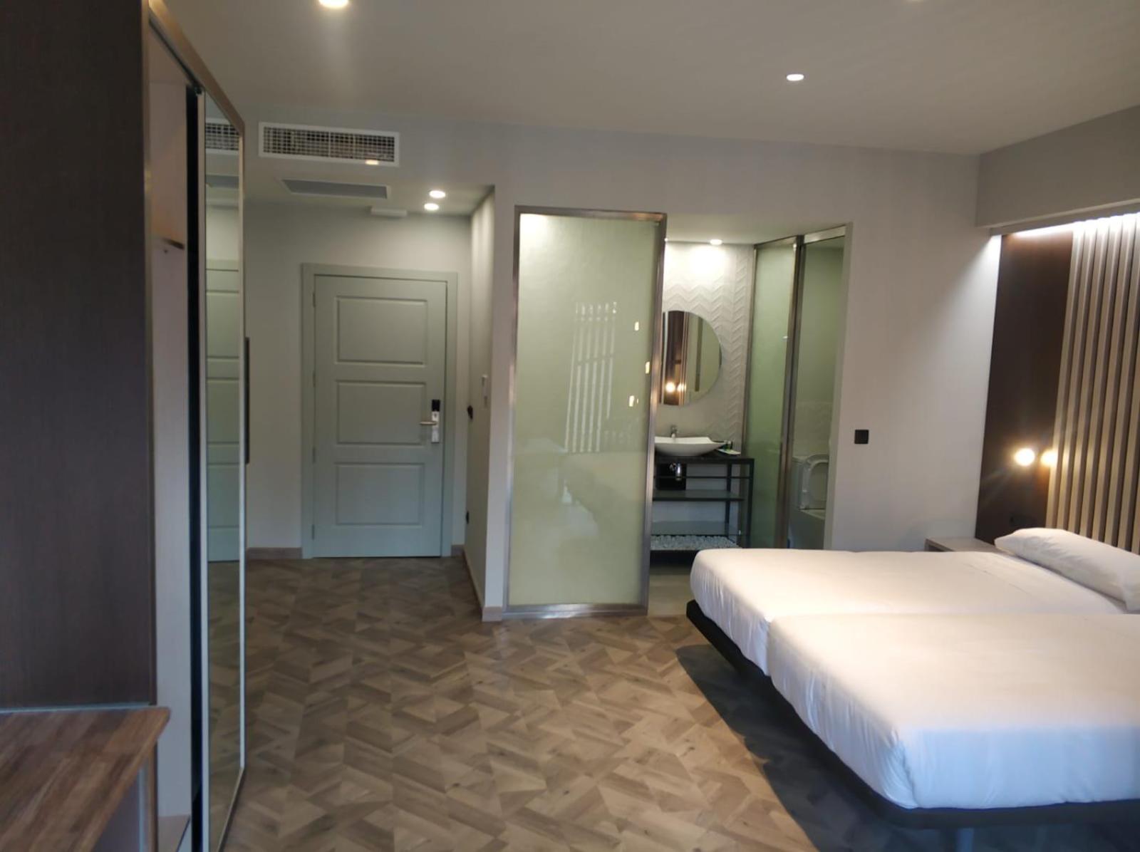 Studio Apartment - Photo 23