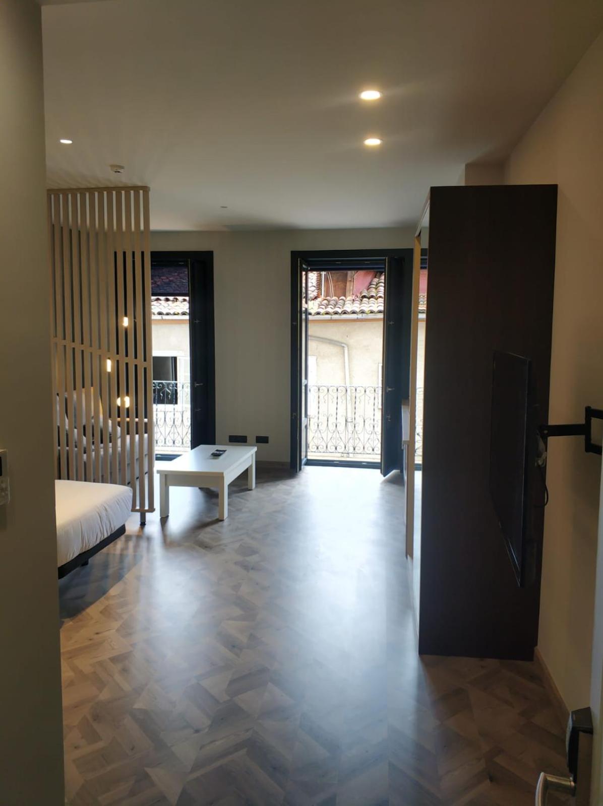 Studio Apartment - Photo 1