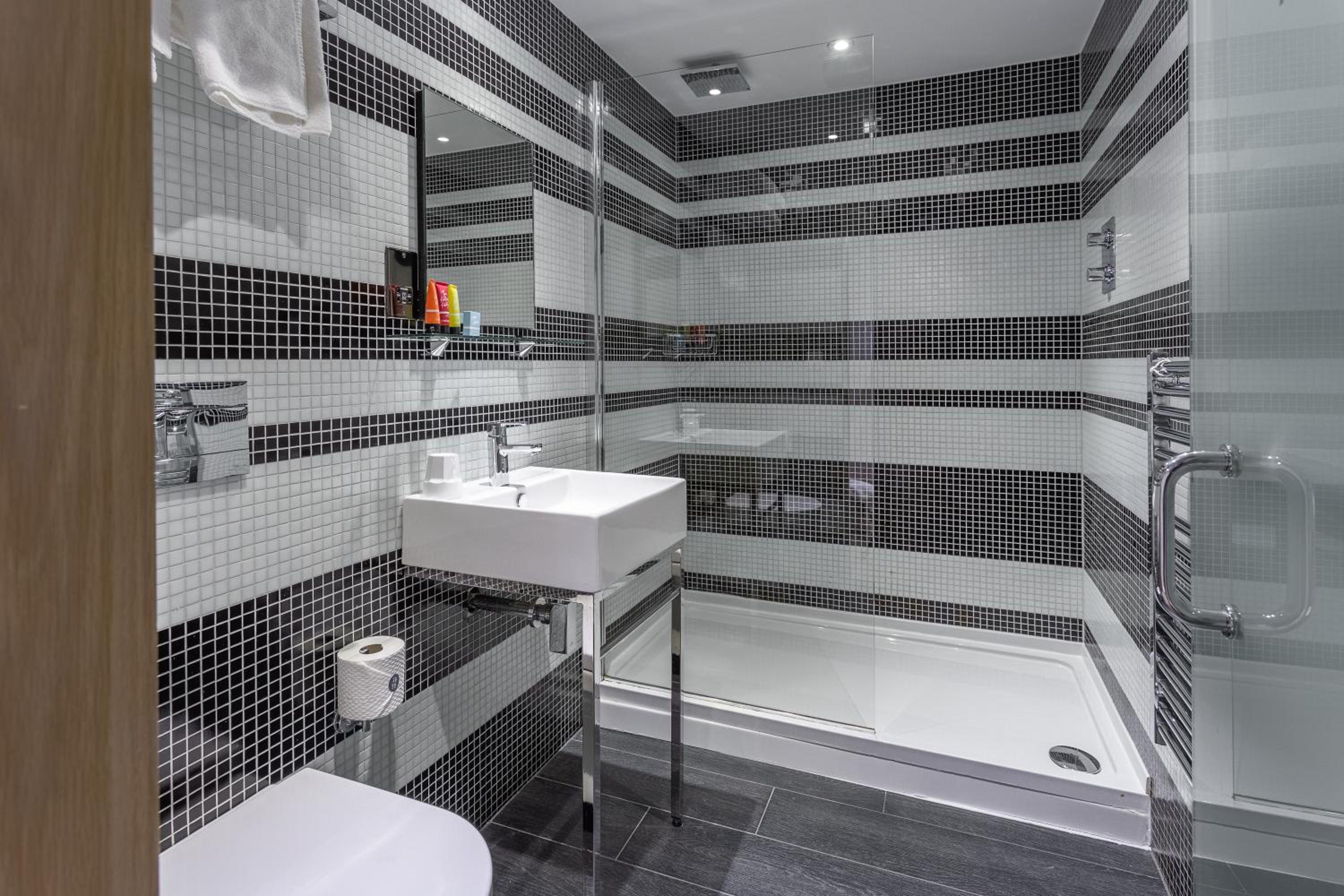 Large Executive Double or Twin Room - Photo 8