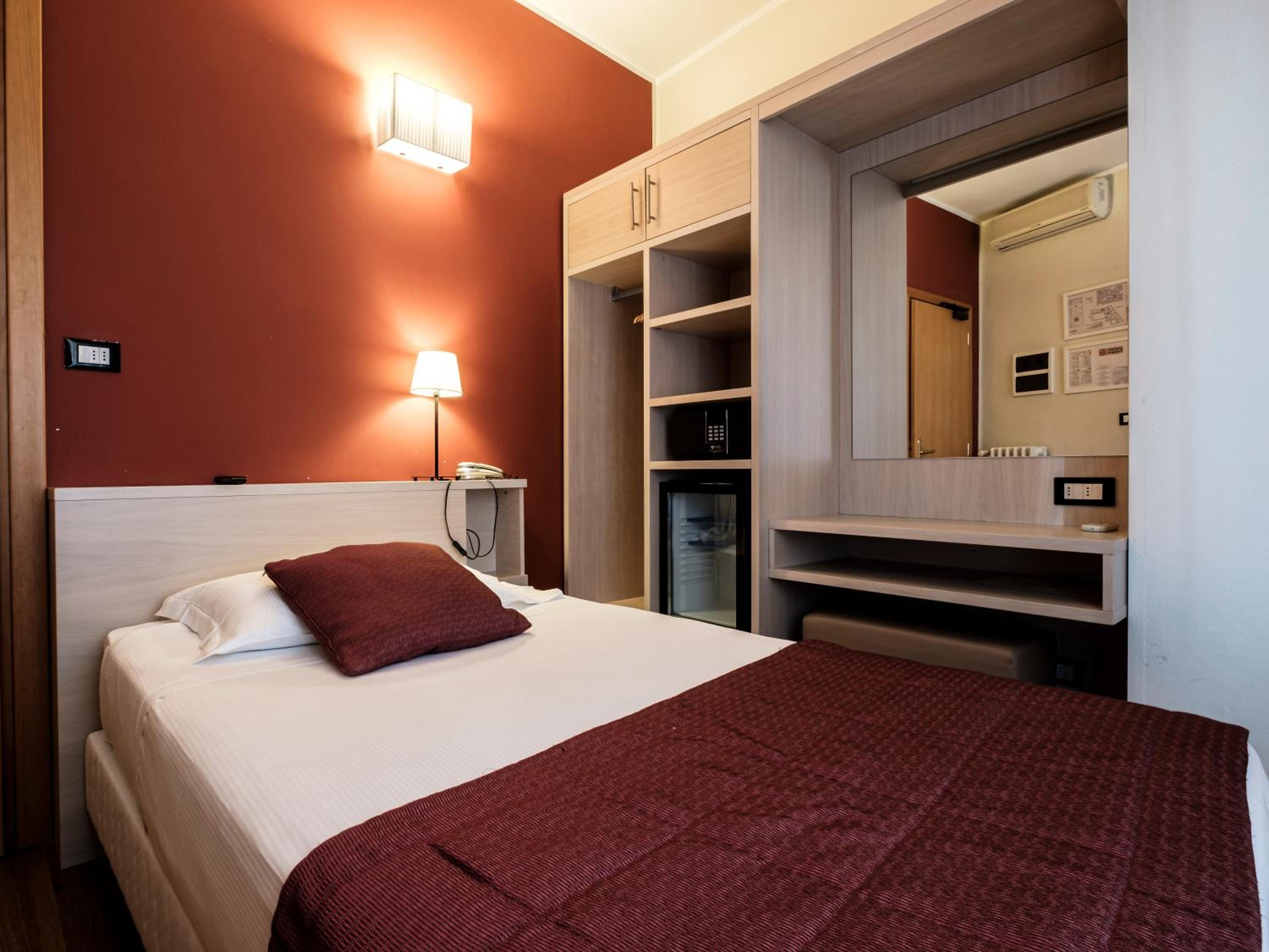 Compact Room photo 1