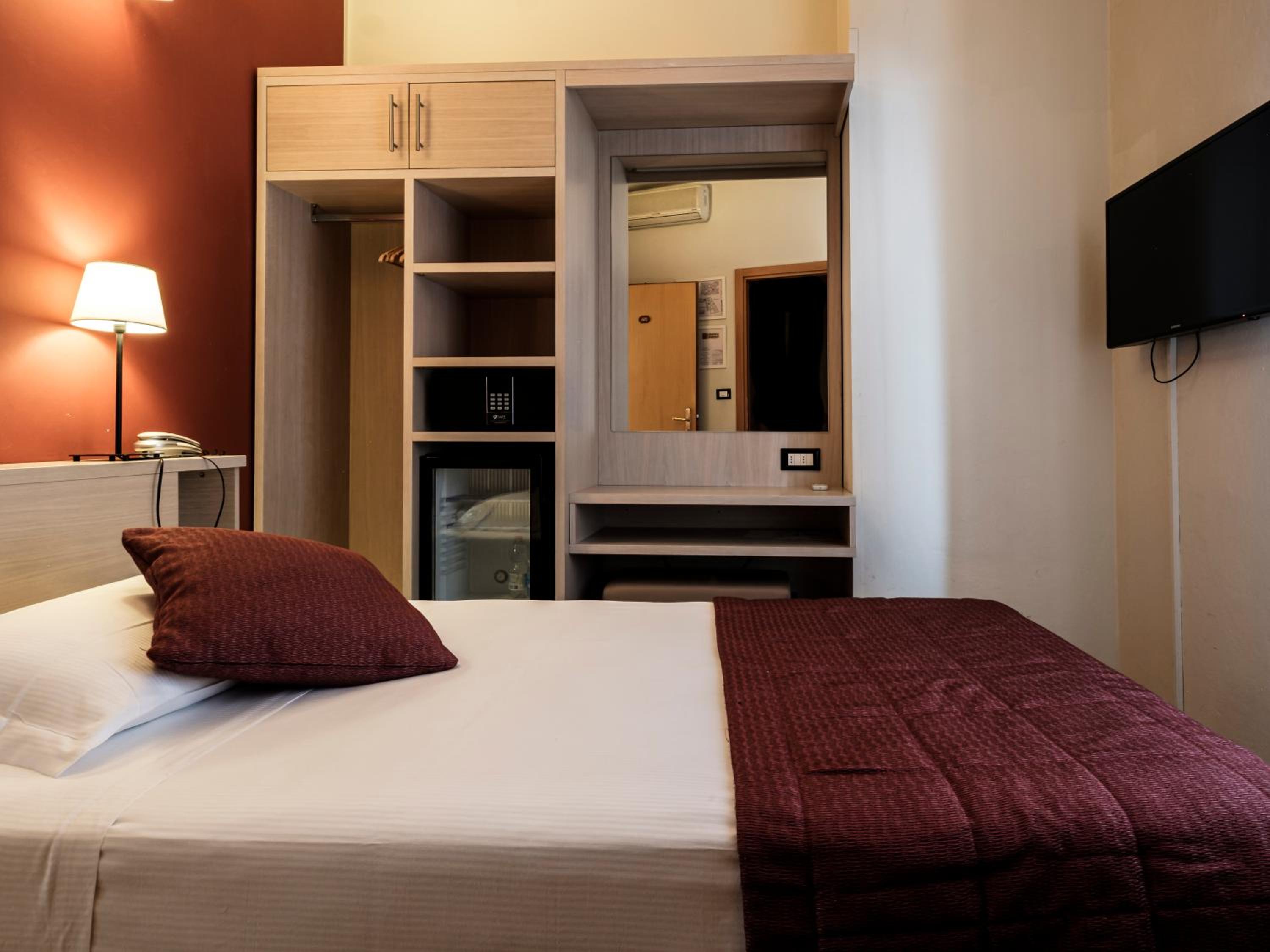 Compact Room photo 2