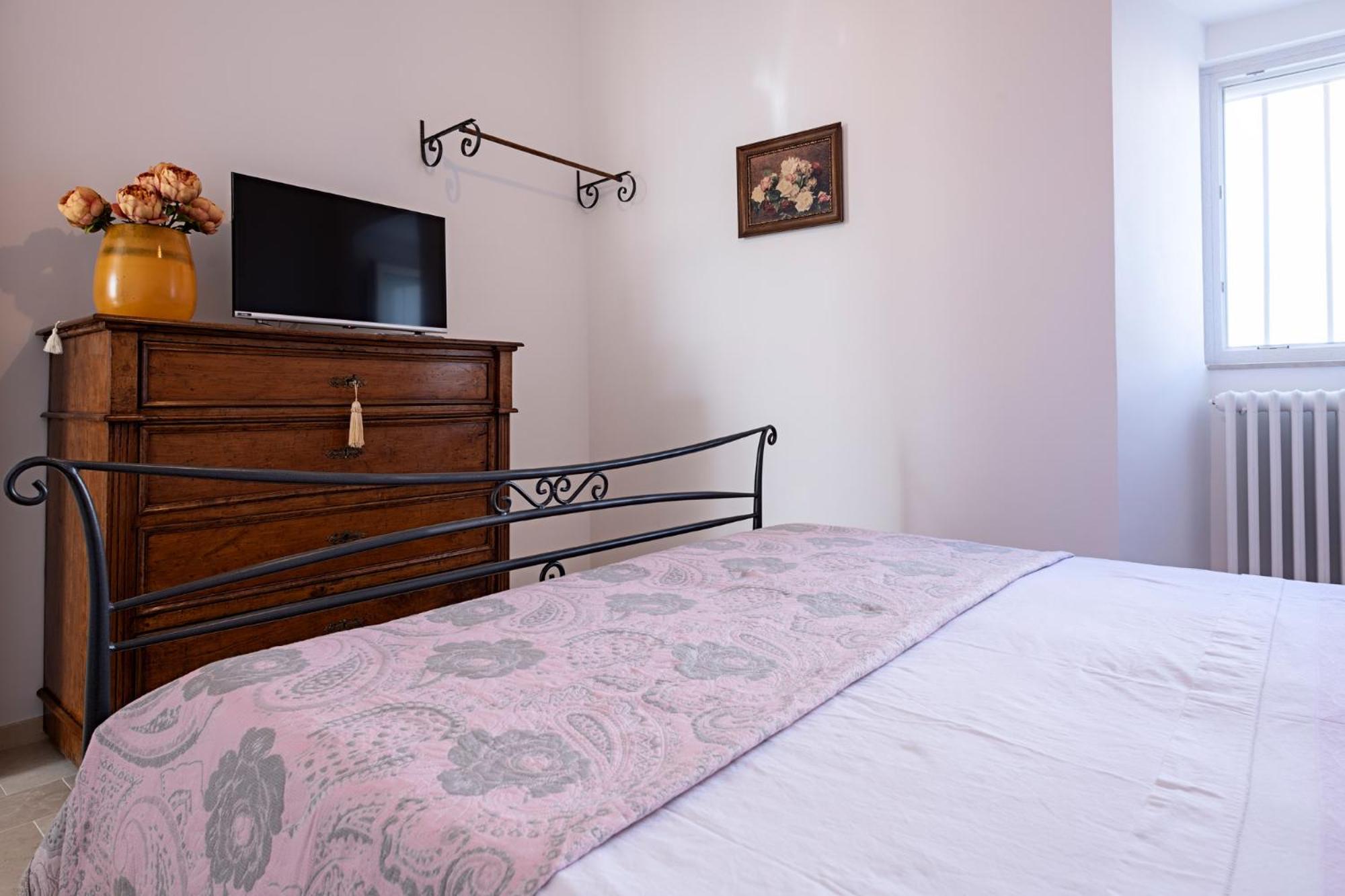 Two-Bedroom Apartment - Photo 2