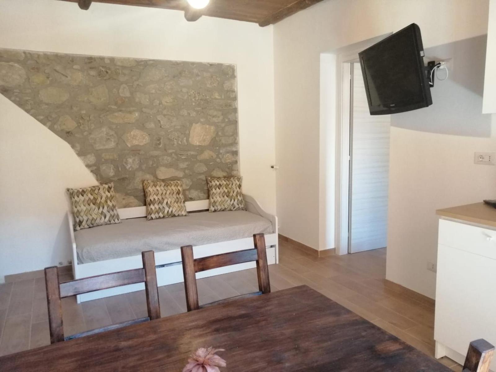 Apartment with Balcony - Photo 3