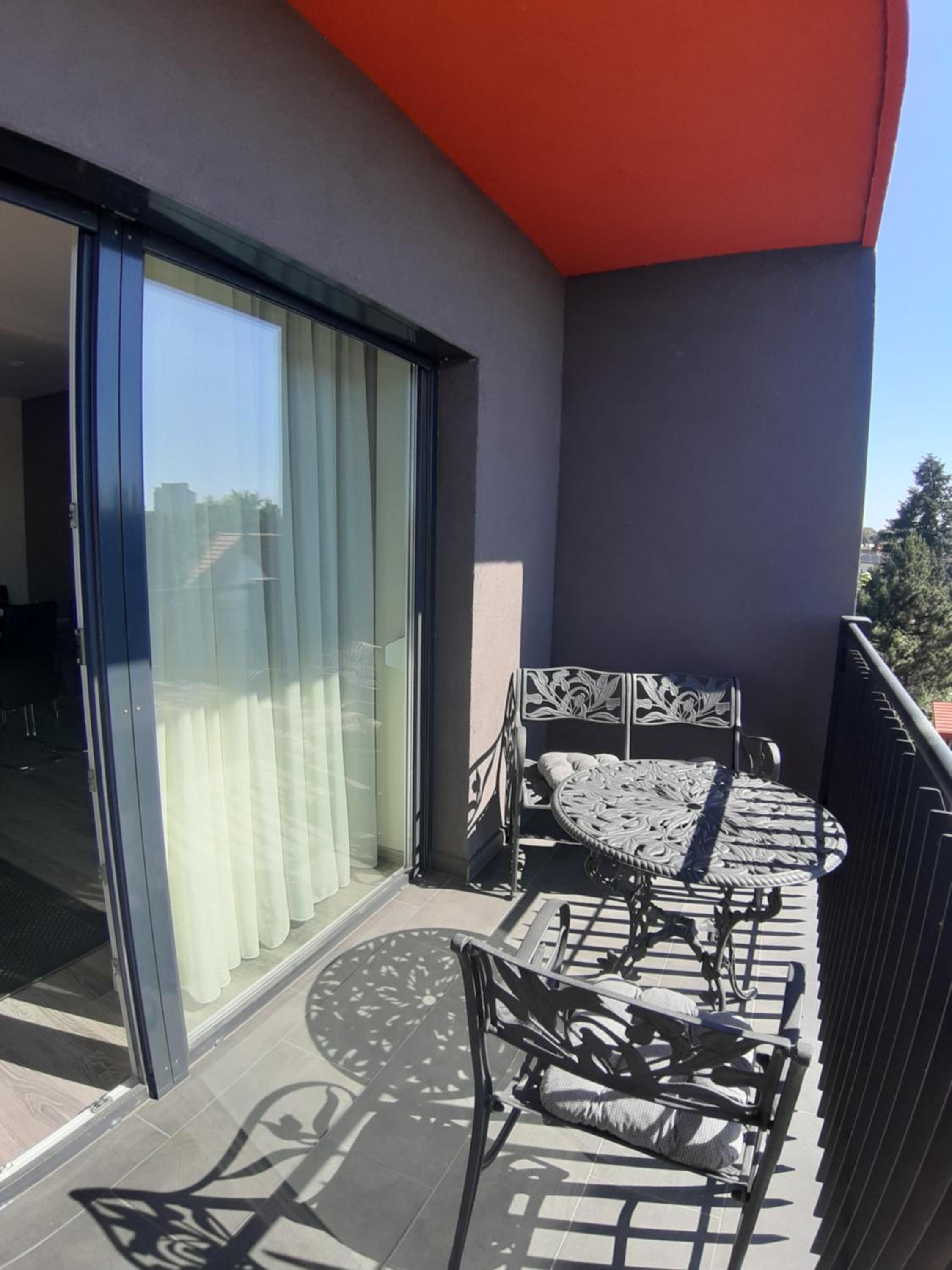 Apartment with Balcony photo 2