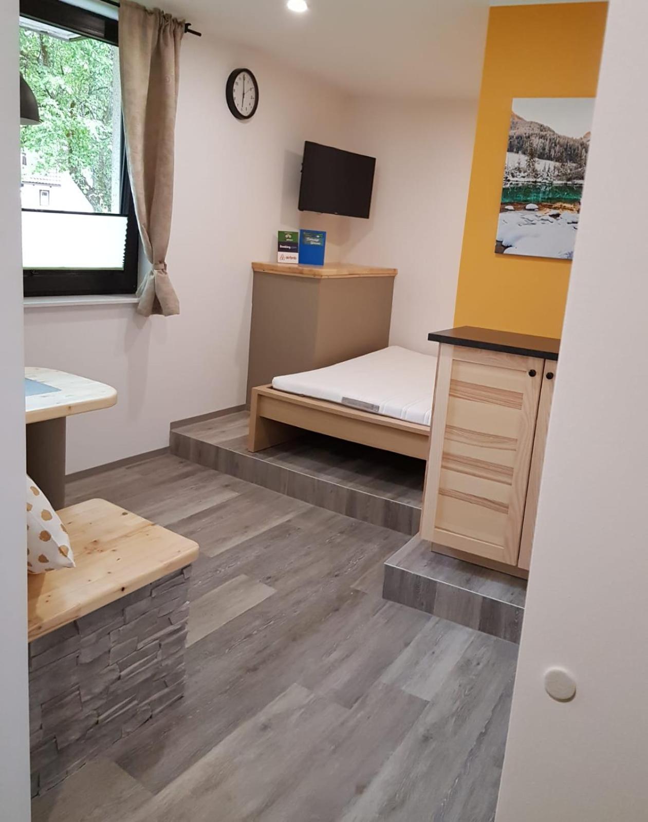 Studio Apartment with Queen Bed photo 1