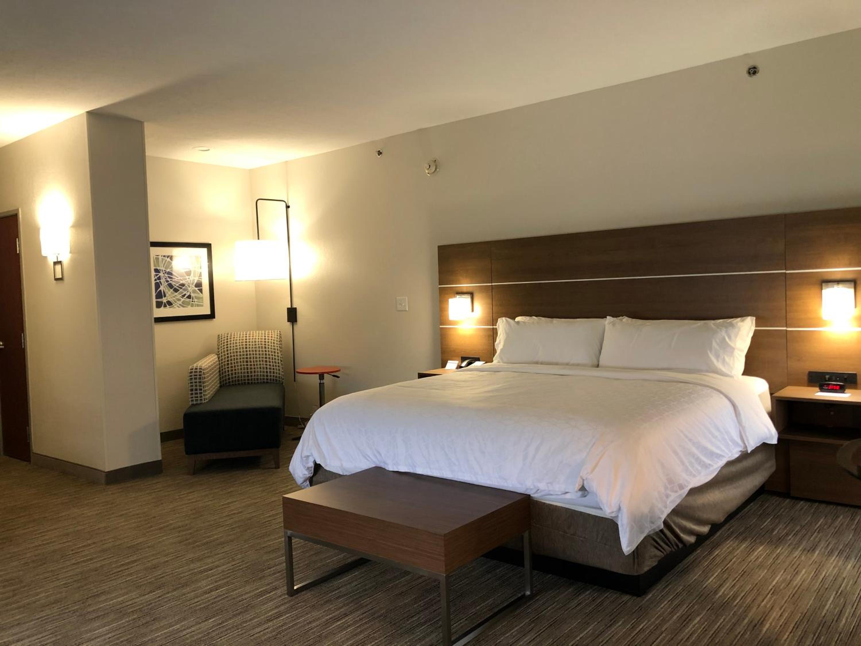 Executive King Suite - Photo 3