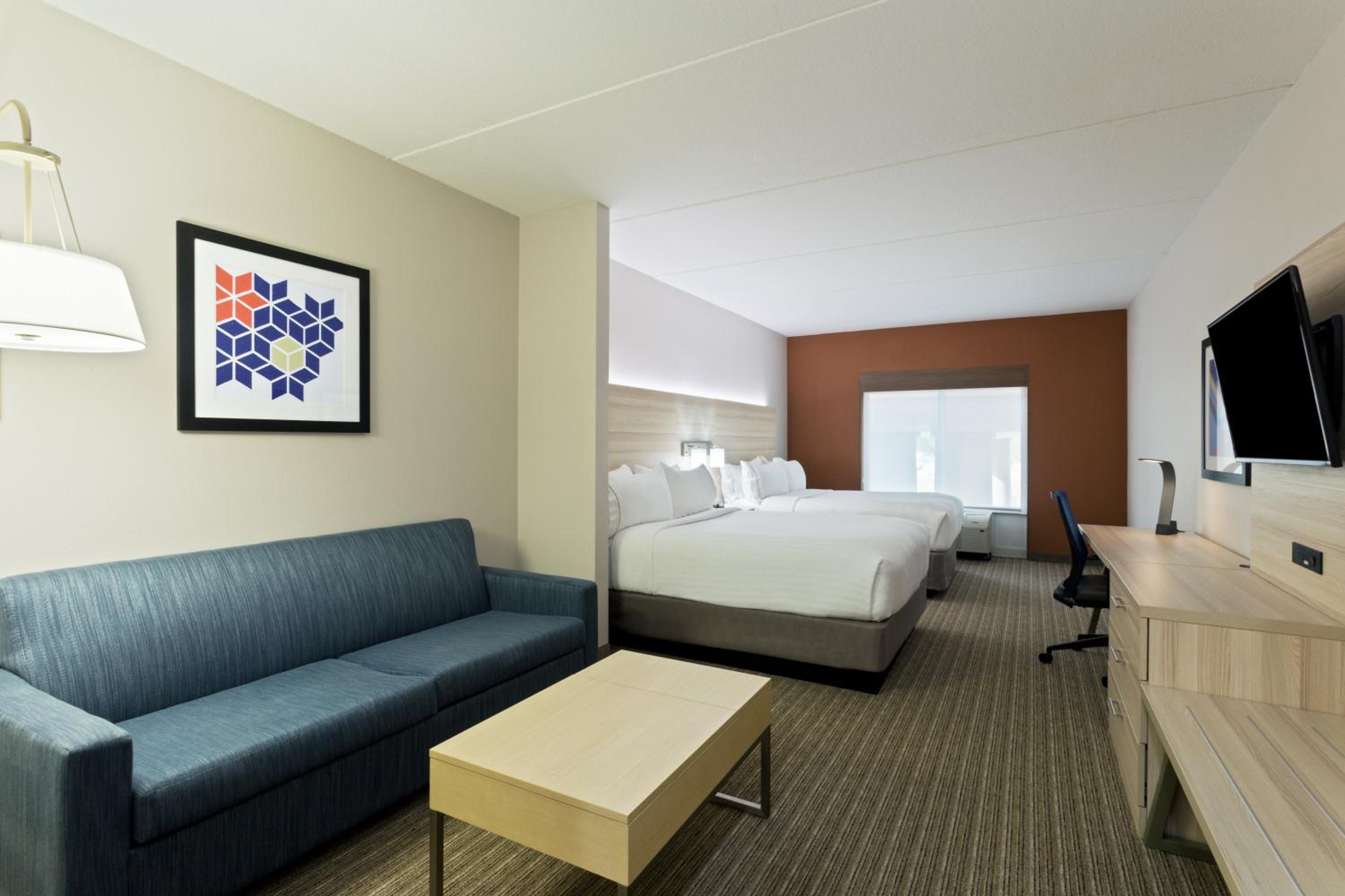 Suite with Two Queen Beds - Photo 3