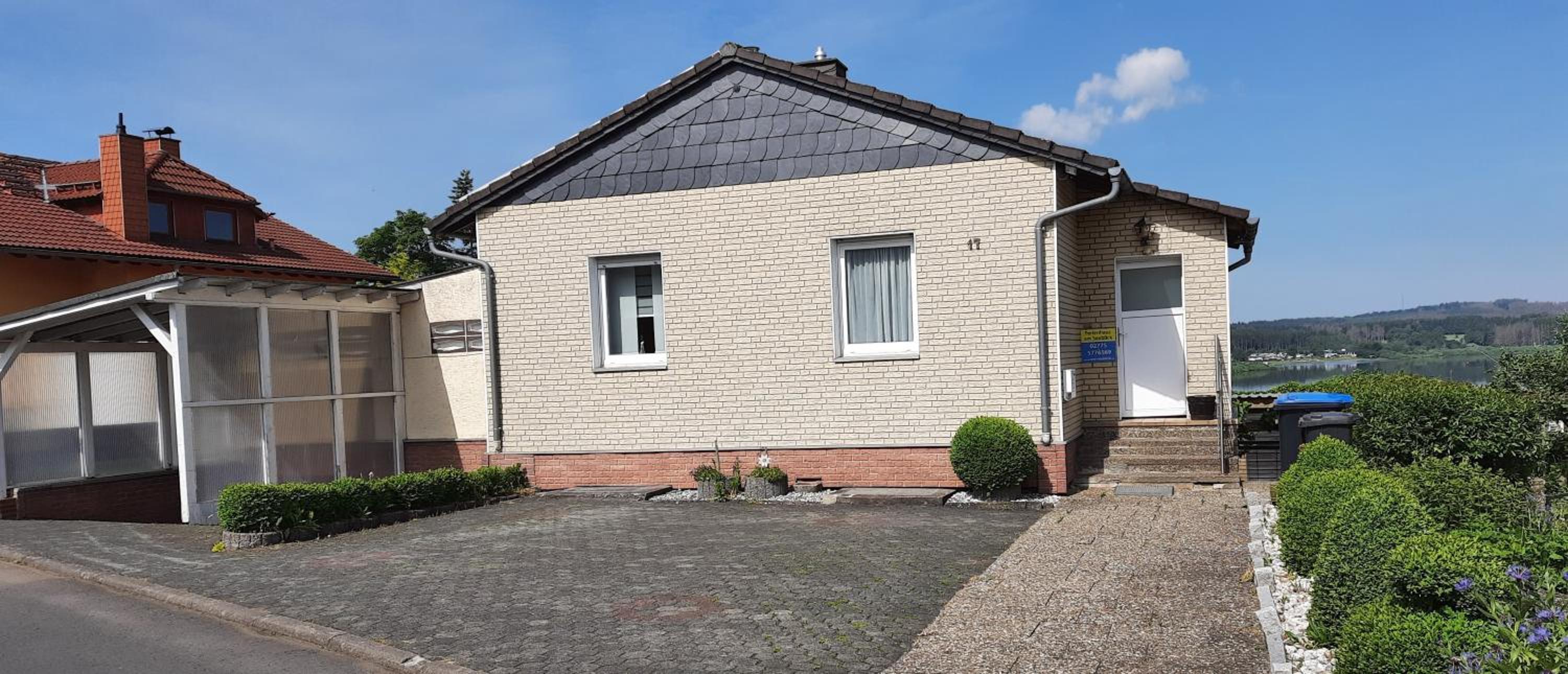 Three-Bedroom House photo 3