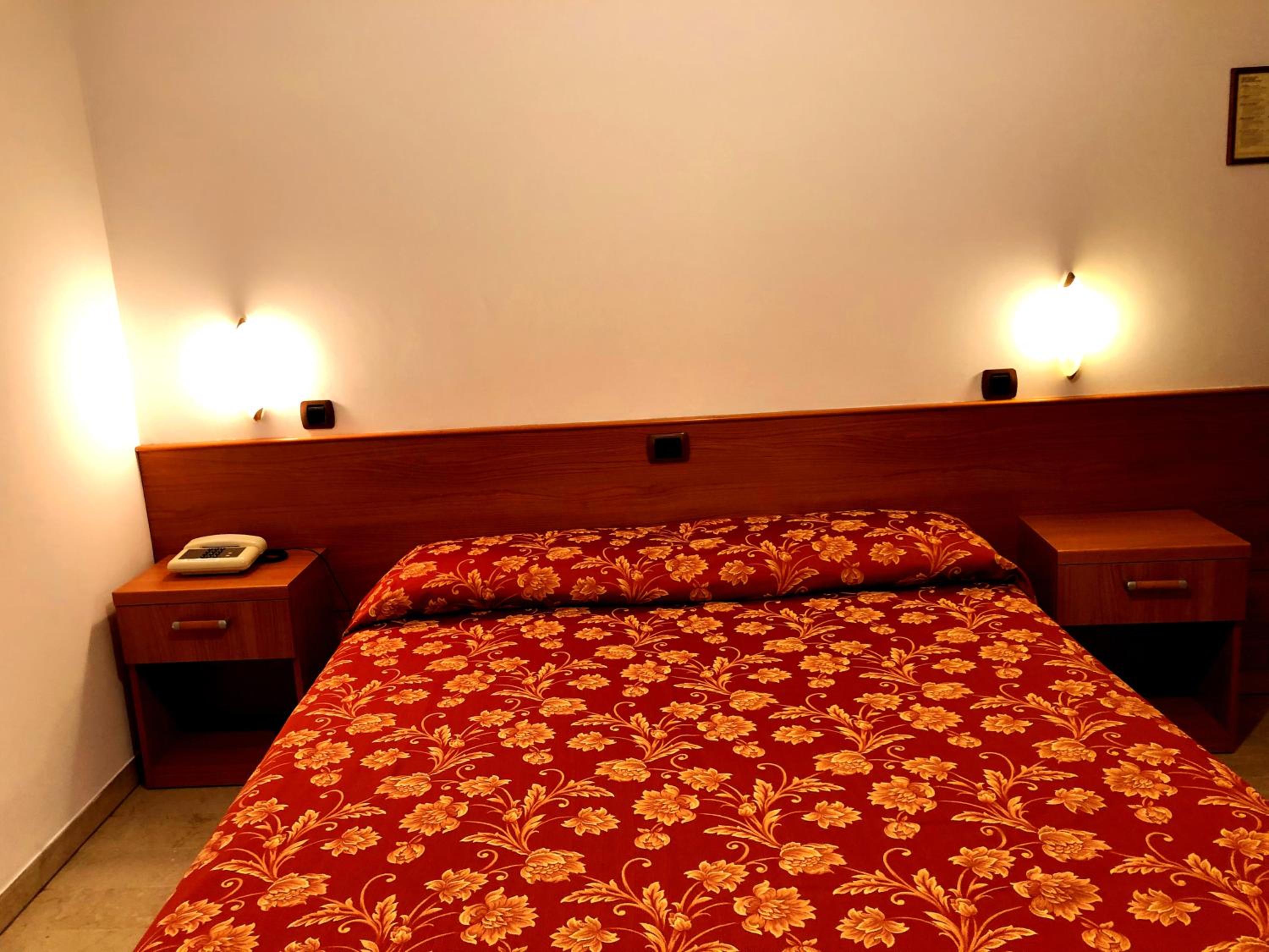 Double Room - Photo 5
