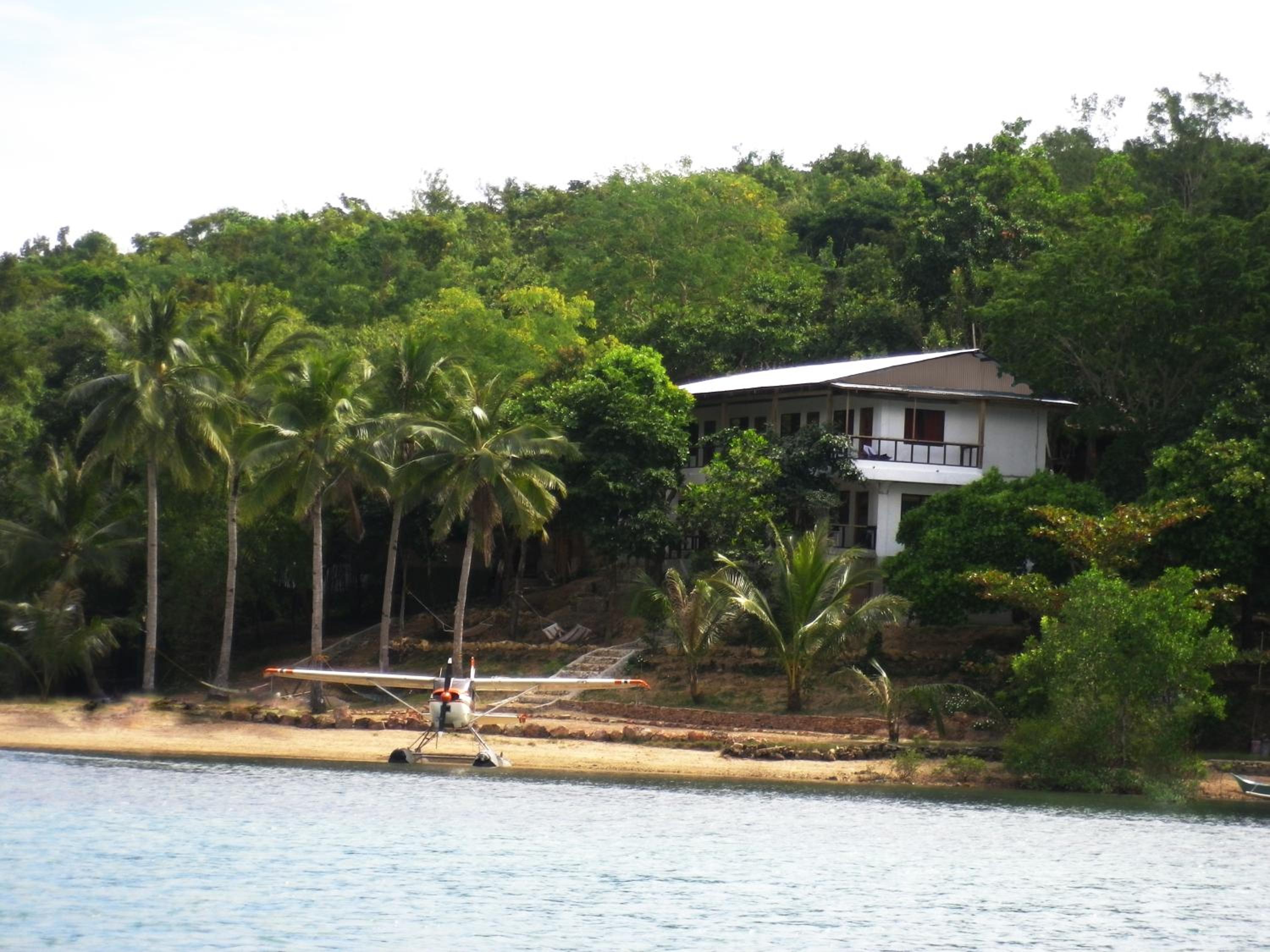 Native Island Cottage - Fan Room with Free Round Trip Boat Transfers from Lualhati Park - Photo 32
