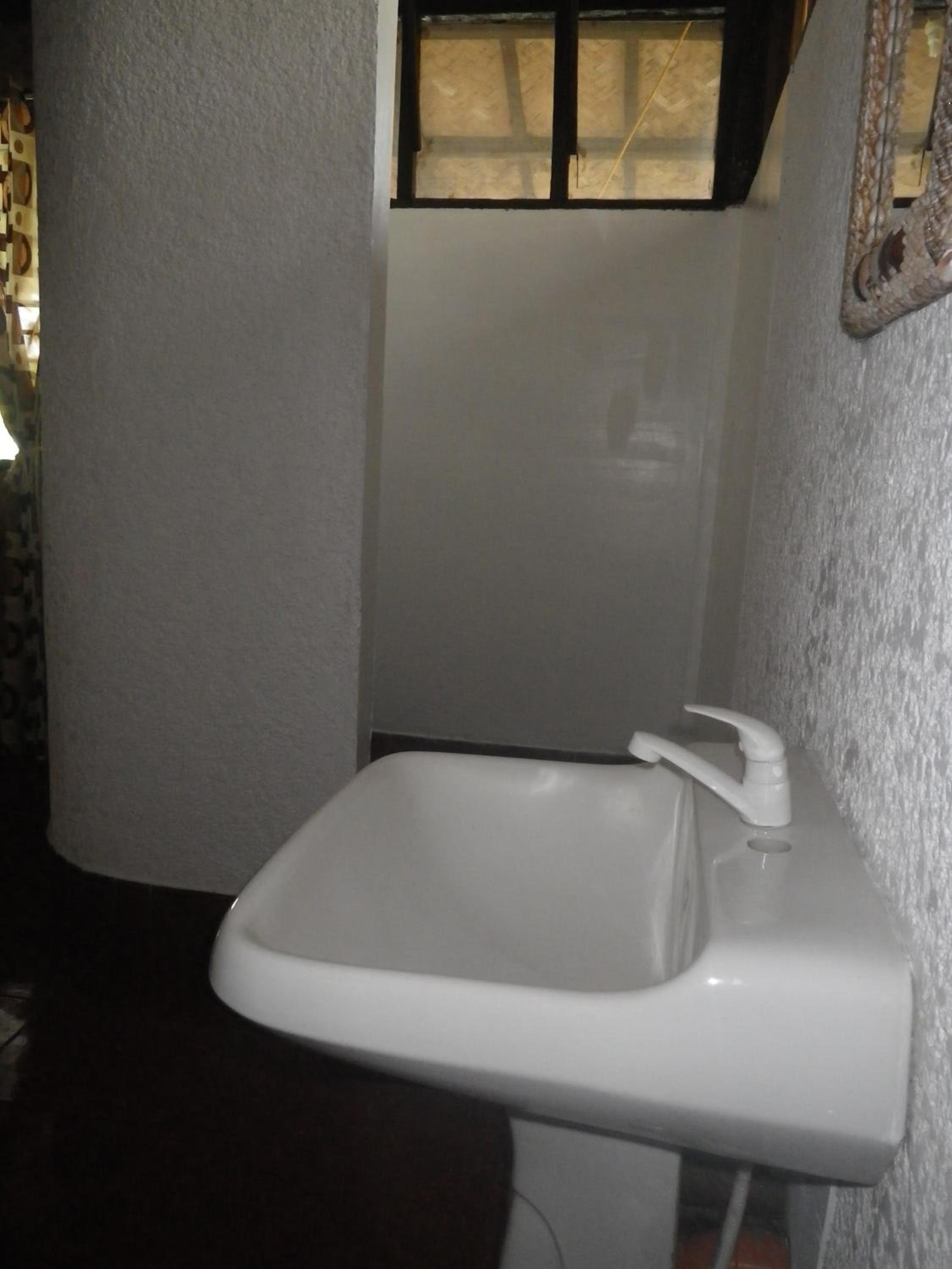 Native Island Family Cottage - Fan Room with Free Round Trip Boat Transfers from Lualhati Park - Photo 37