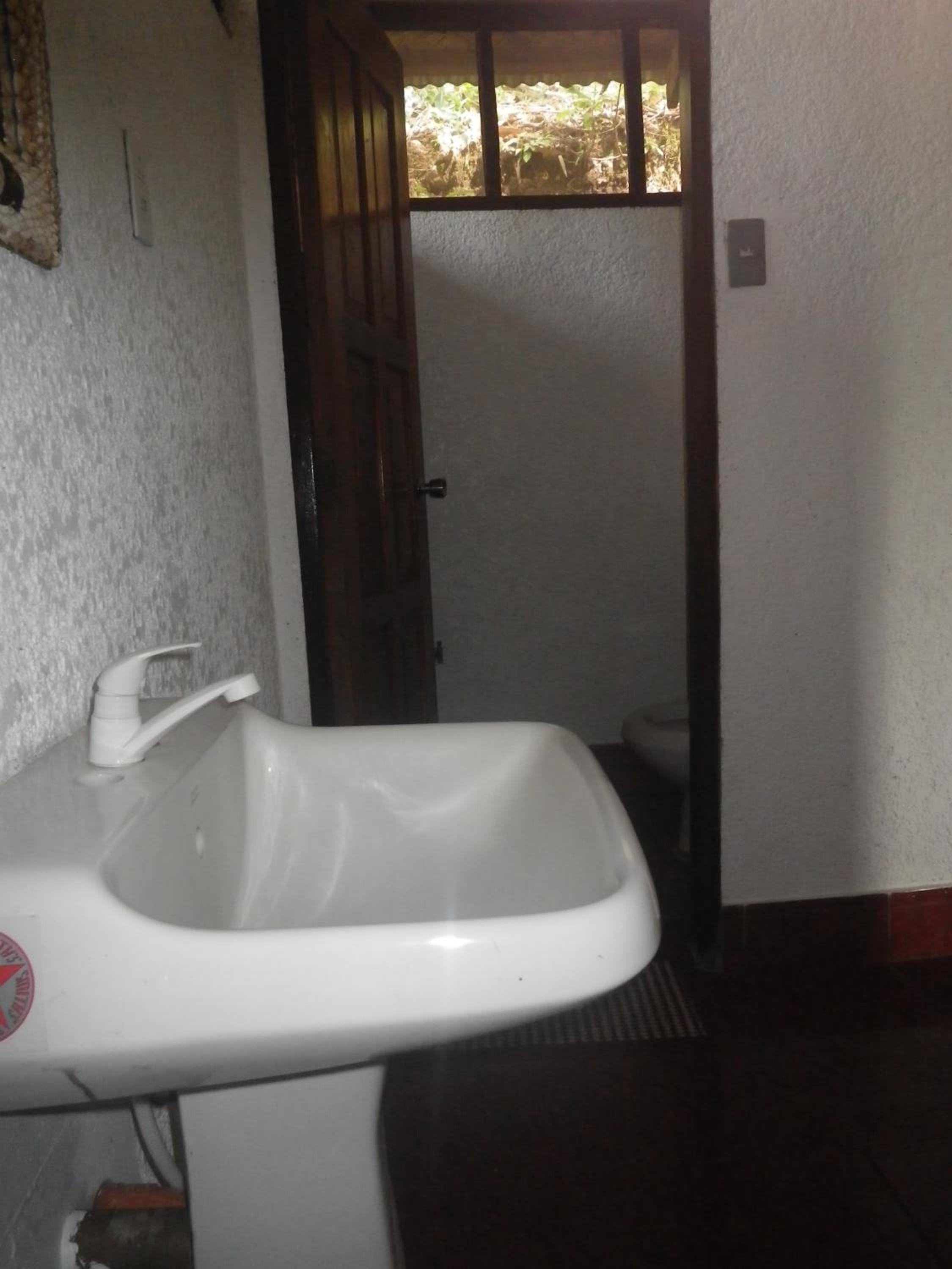 Native Island Family Cottage - Fan Room with Free Round Trip Boat Transfers from Lualhati Park - Photo 12