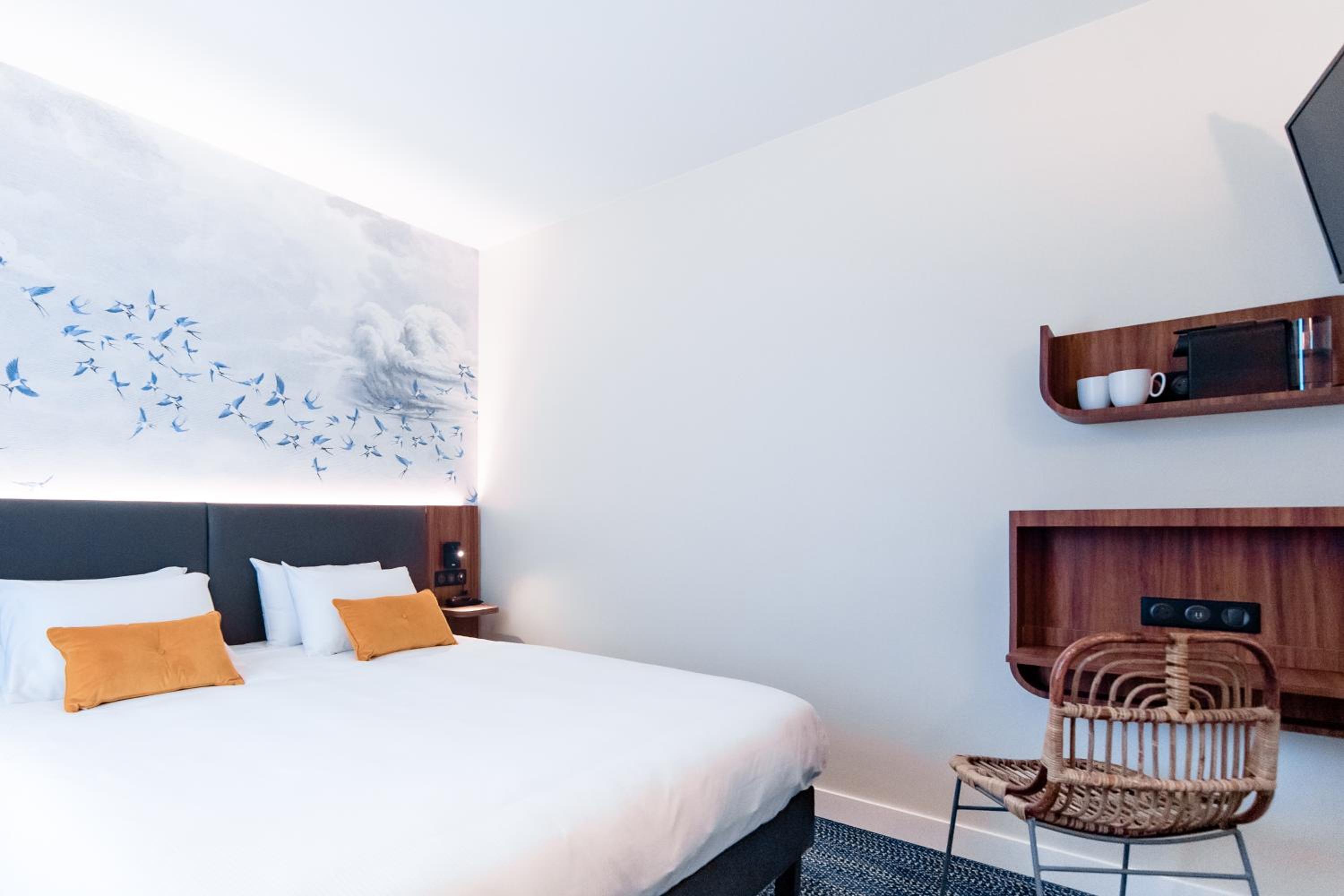 Medium Superior Double Room thumbnail 6