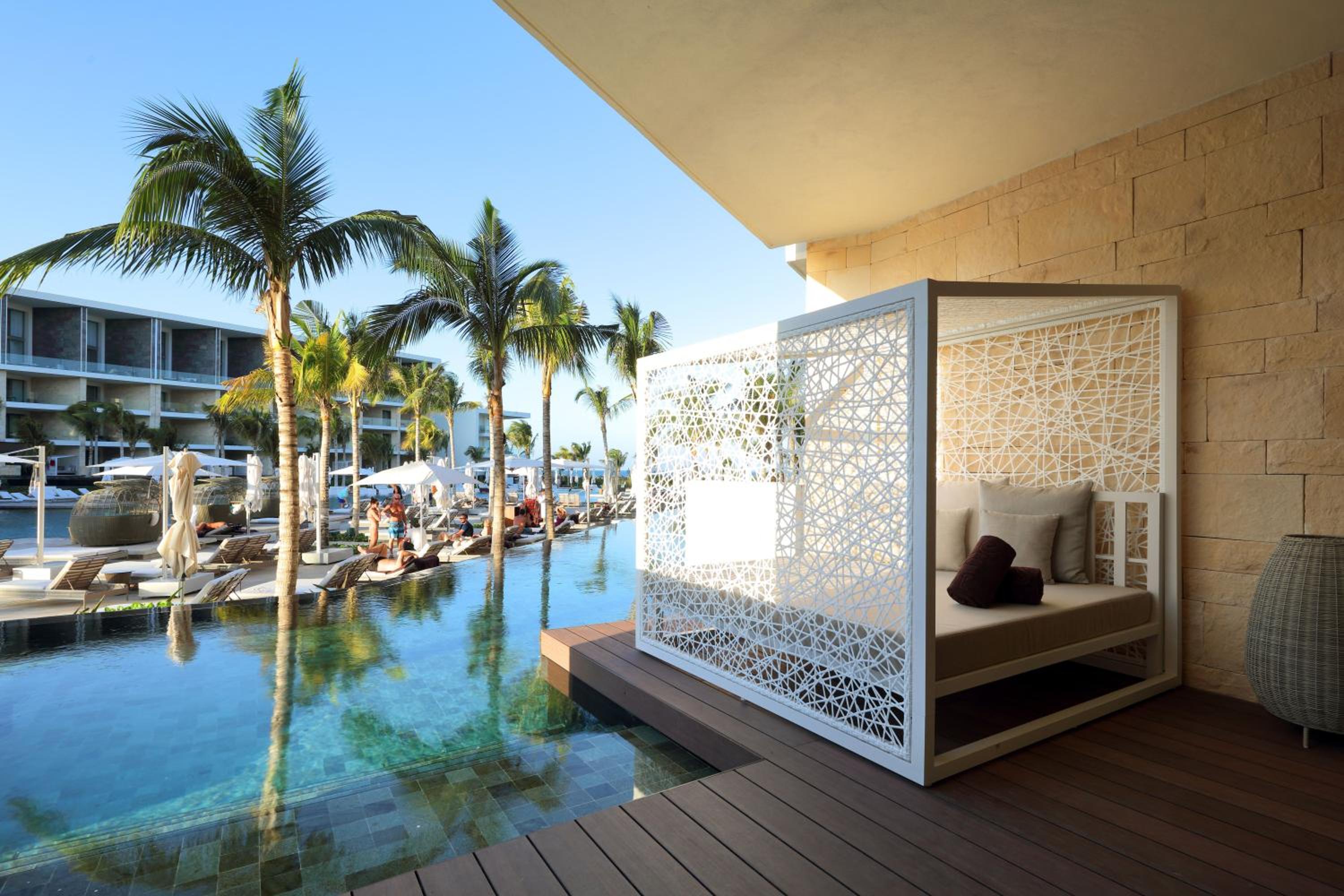 Junior Suite Swim Up - Photo 8