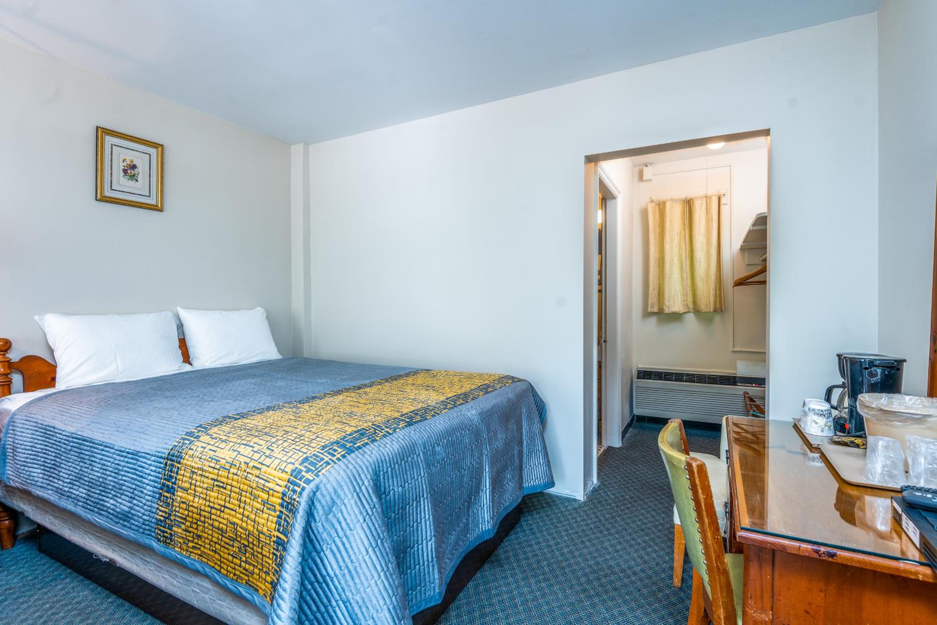 Standard Queen Room