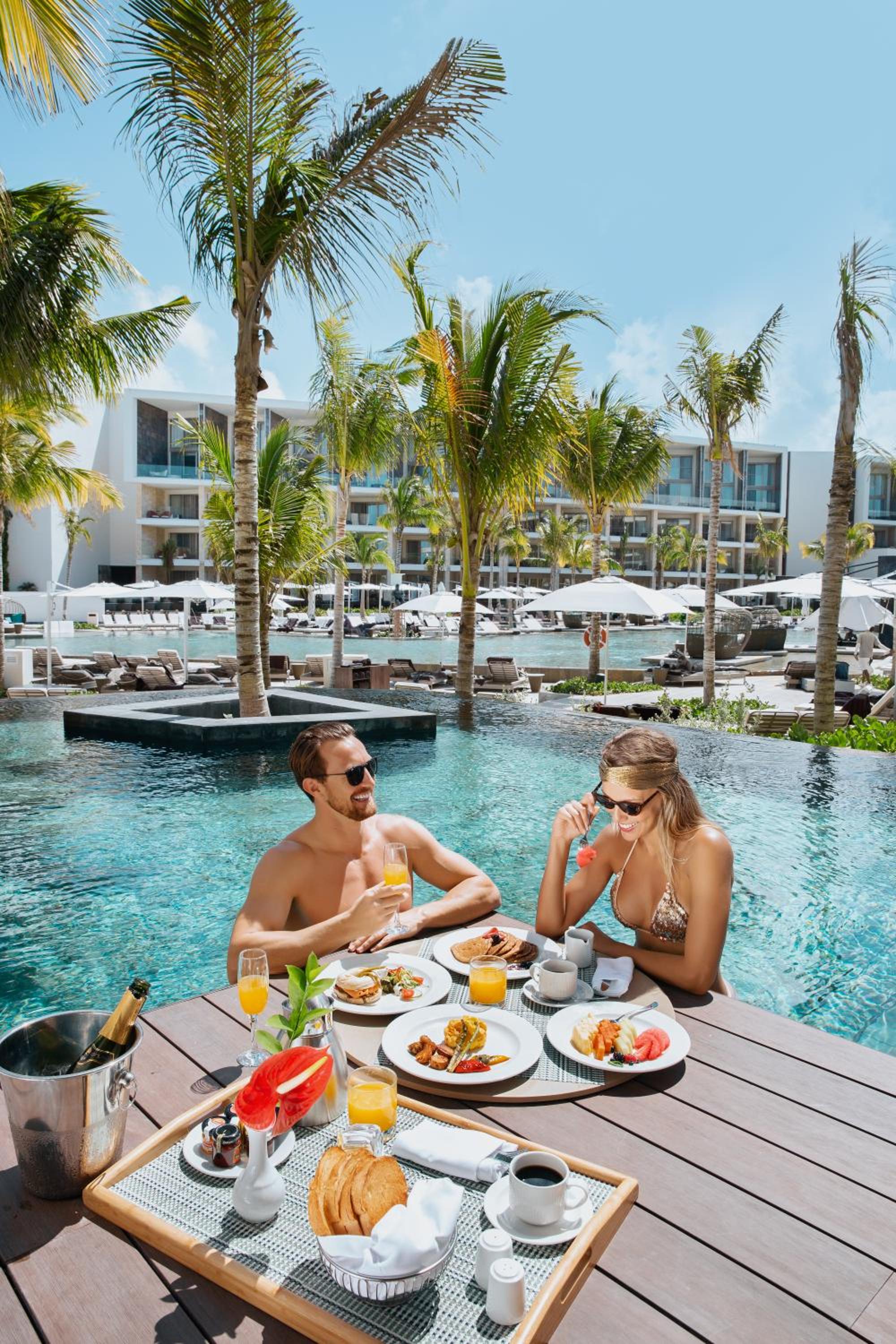 Junior Suite Swim Up Beachside