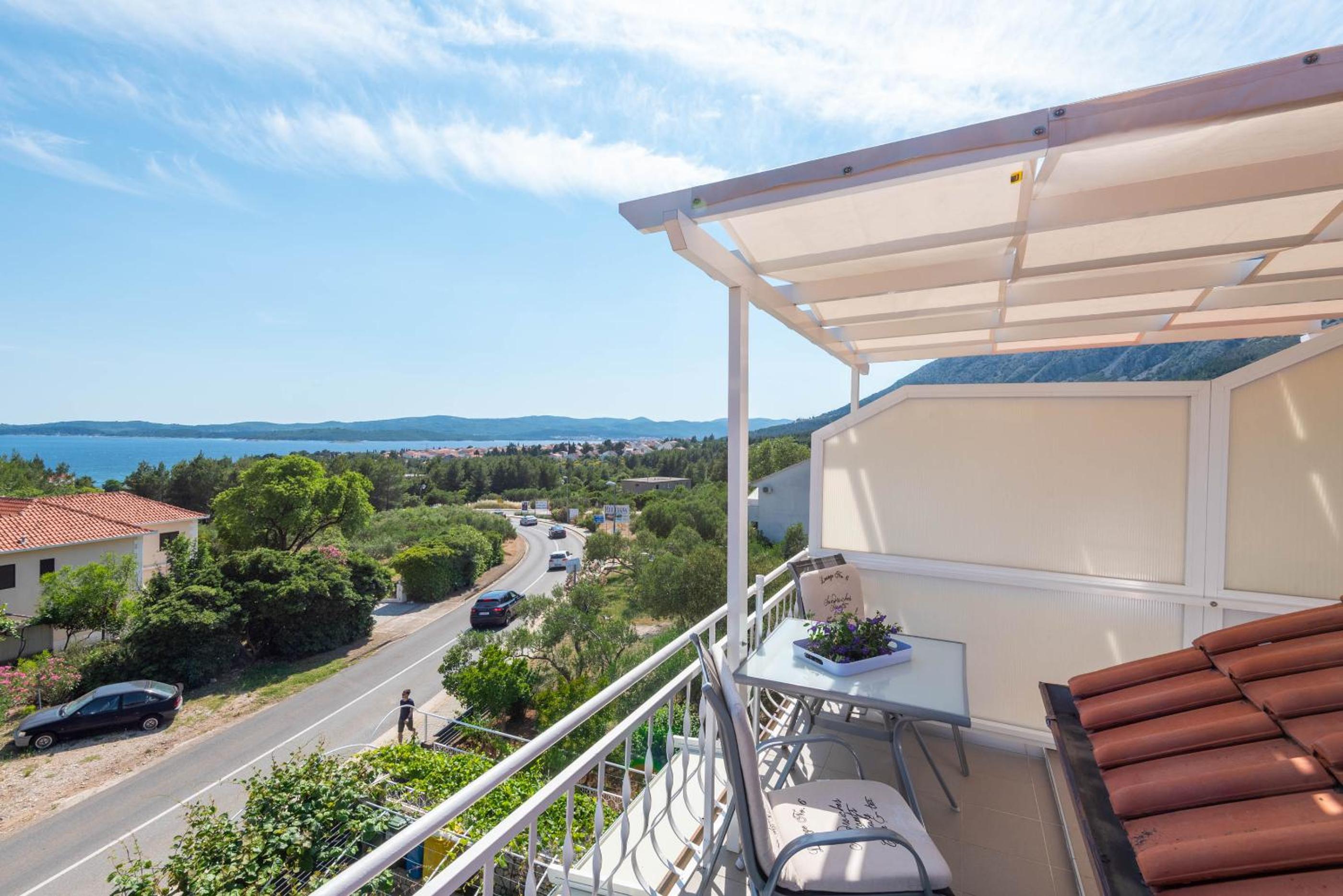 Apartment with Balcony photo 3