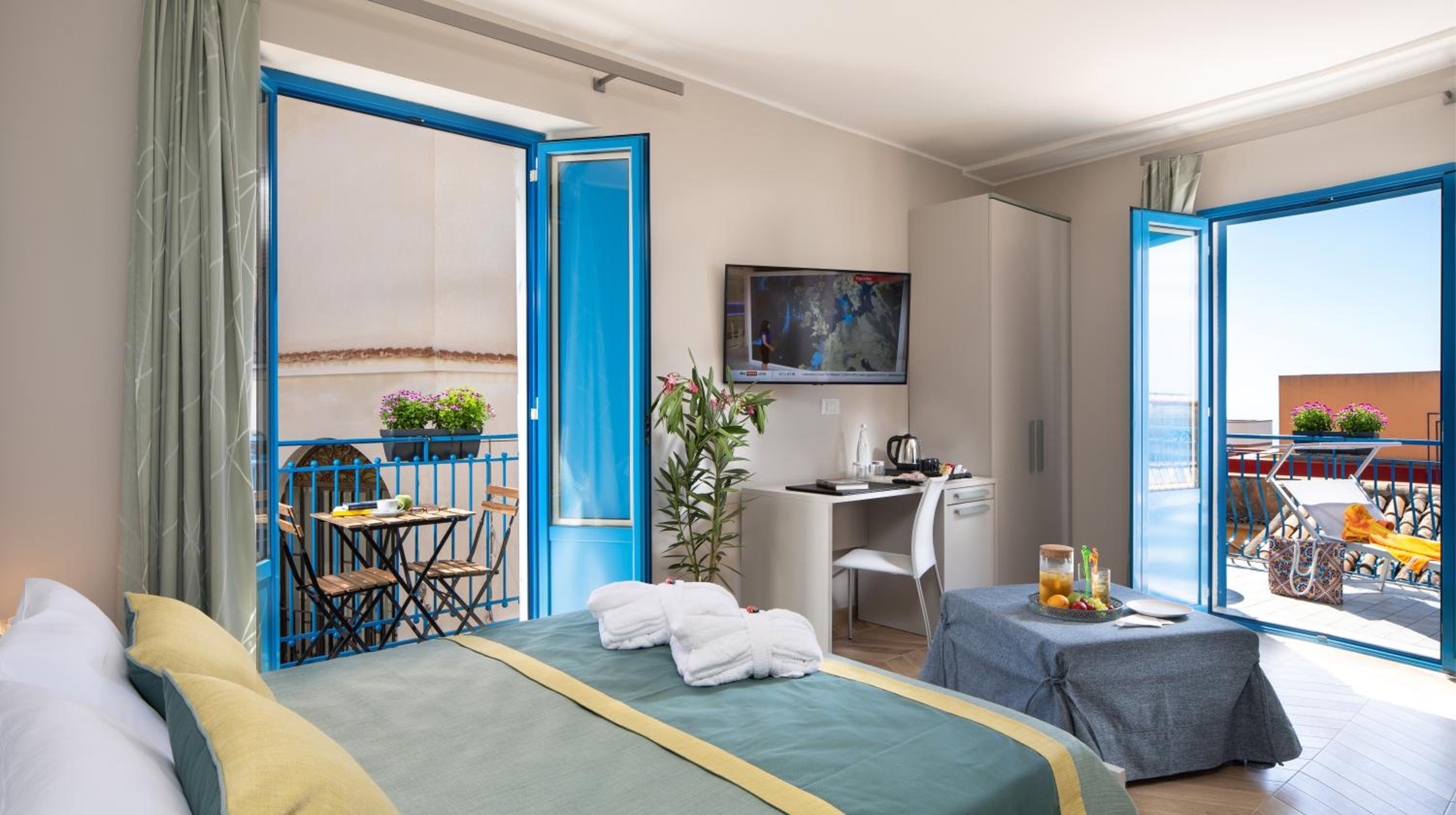 Double Room with Balcony and Sea View