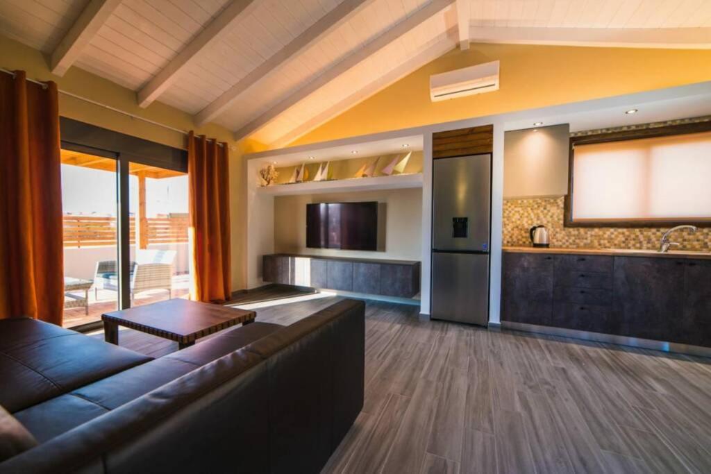 One-Bedroom House photo 1