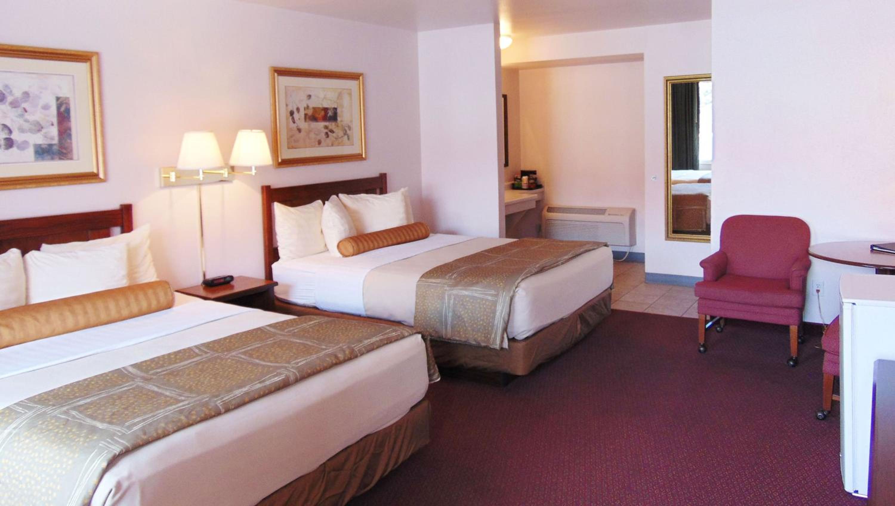 Queen Room with Two Queen Beds - Non-Smoking photo 1