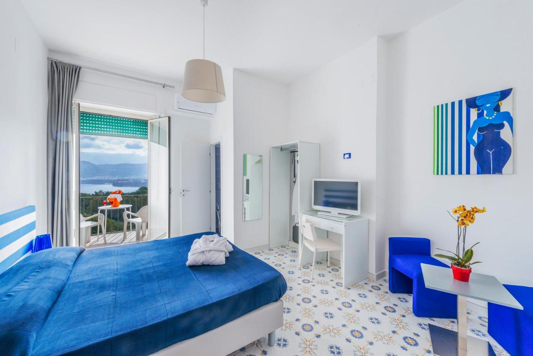 Double or Twin Room with Sea View - Photo 11