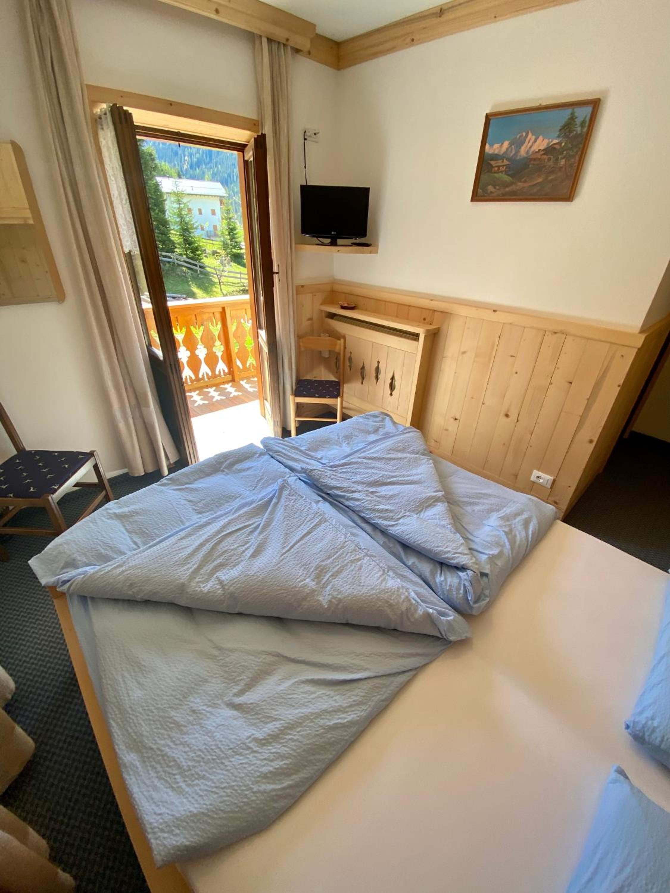 Double Room with Private Bathroom - Photo 10