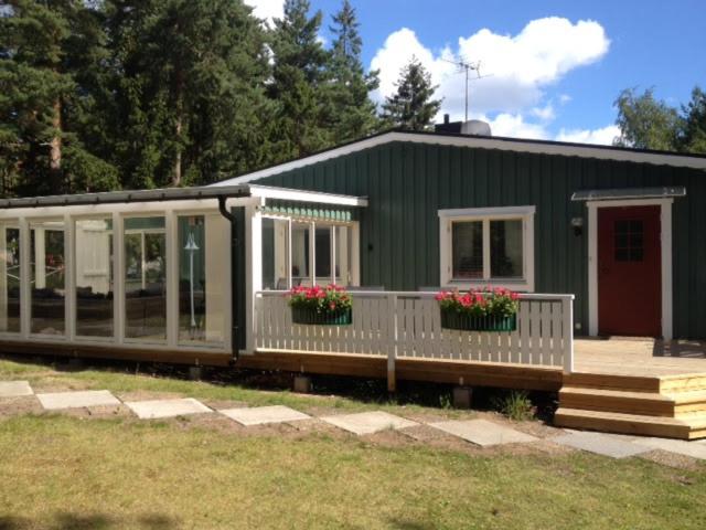 Three-Bedroom House photo 2