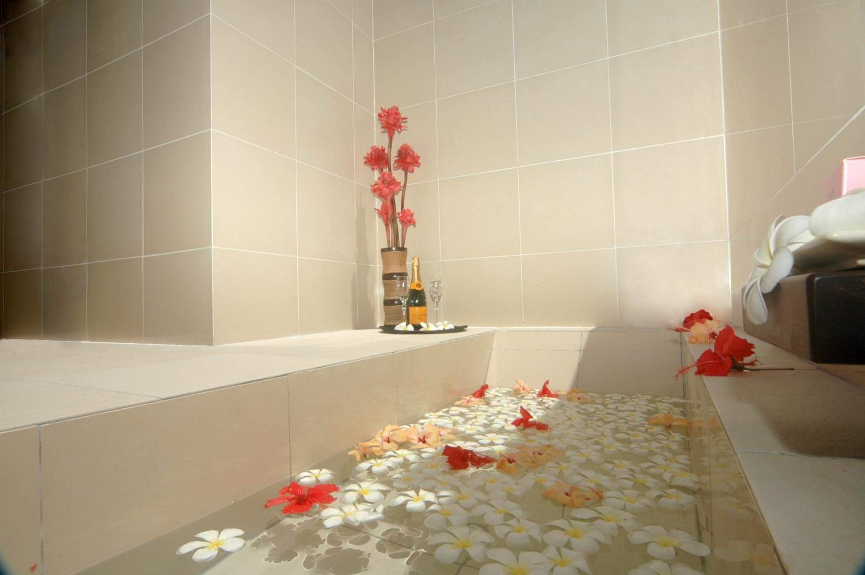 Villa with Bath Tub photo 2