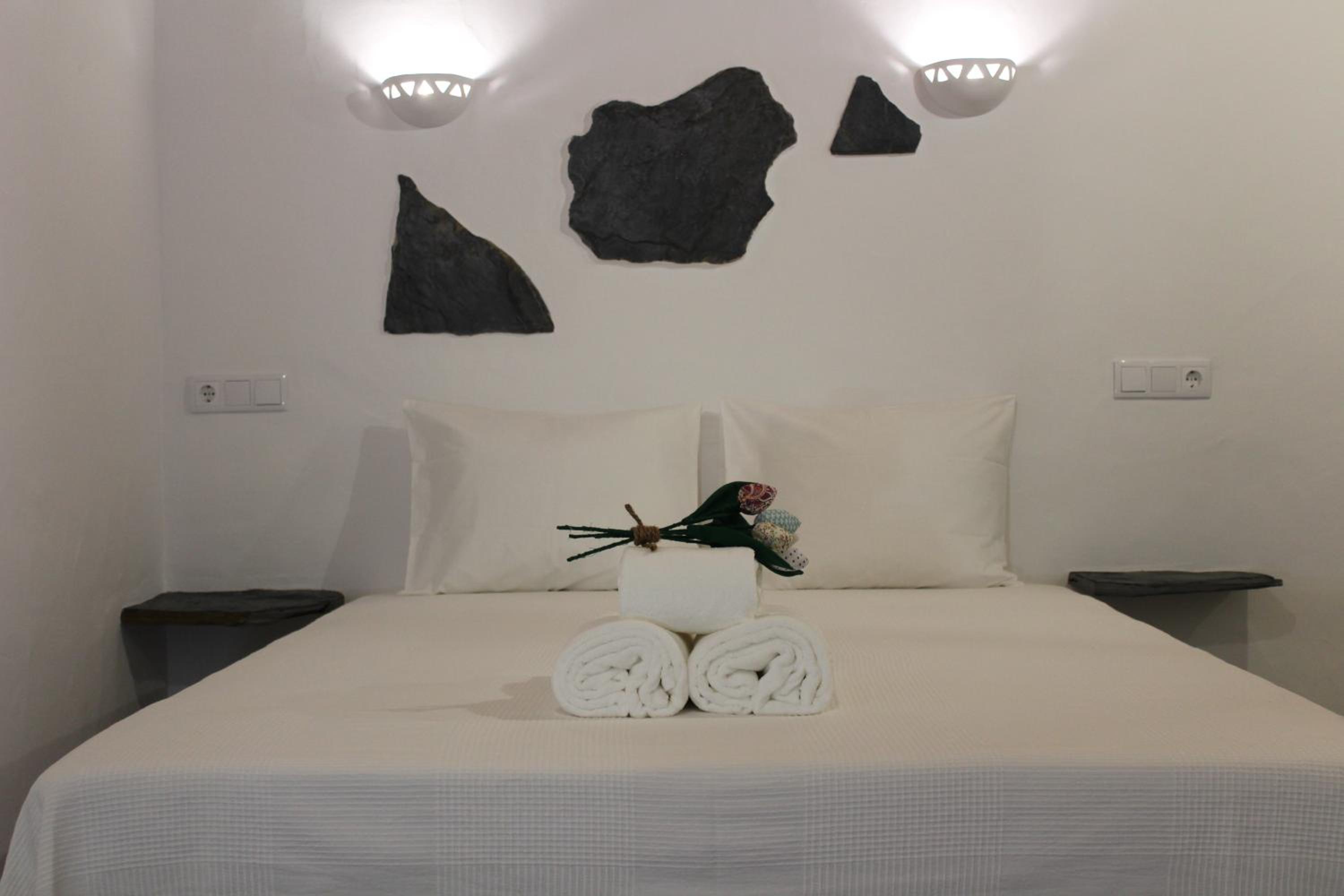 Double Room - Photo 5