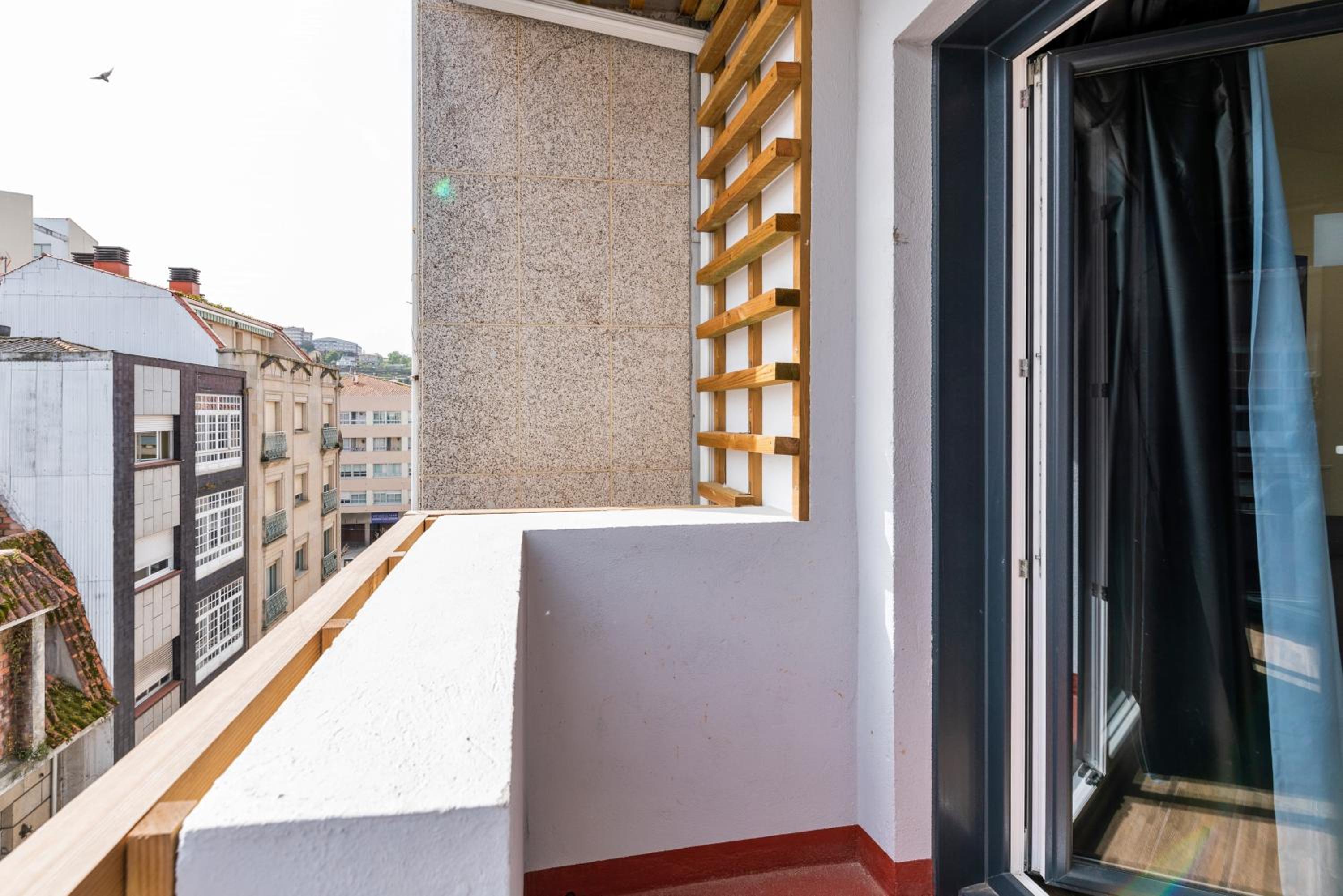 Deluxe Double Room with Balcony - Photo 4