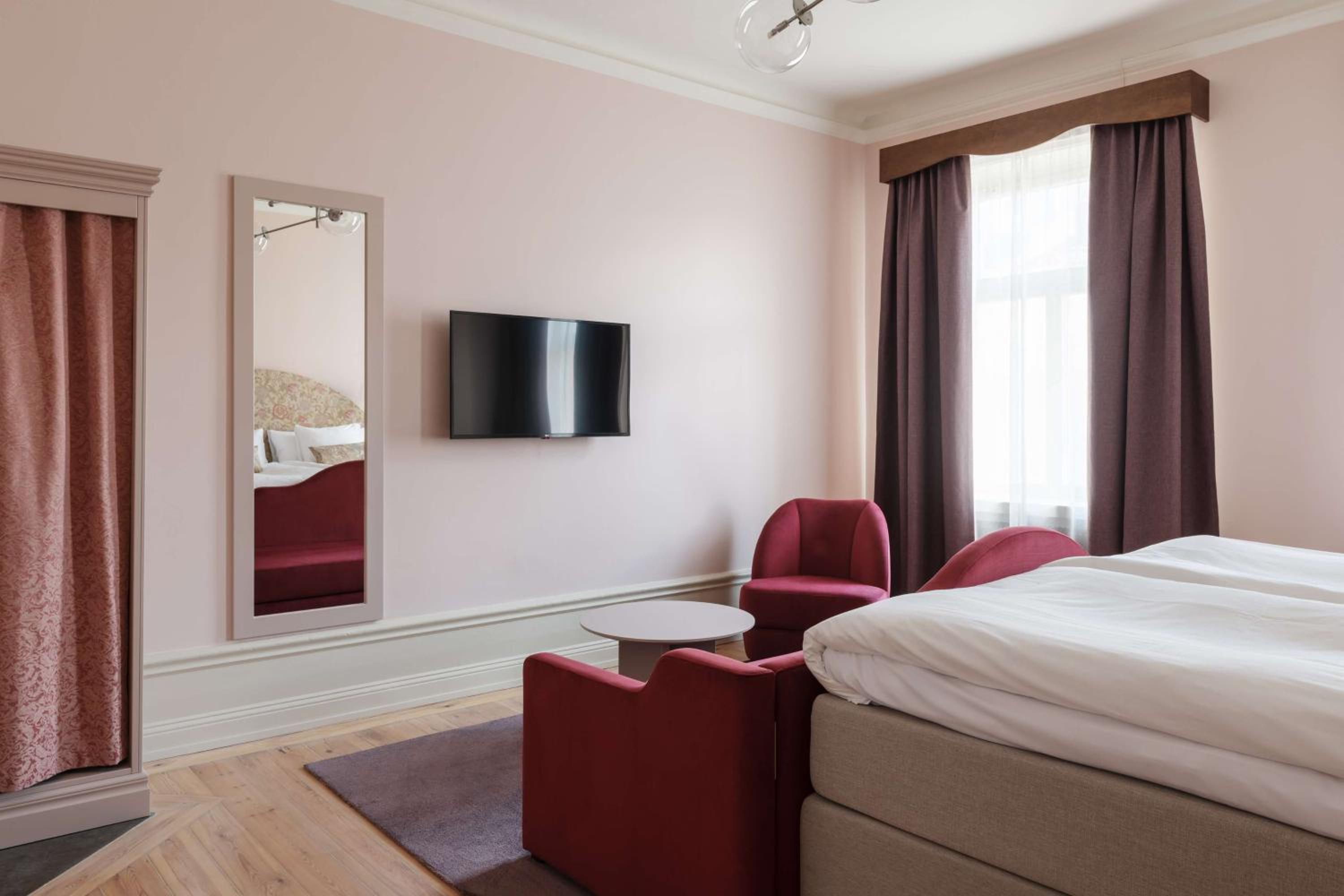Deluxe King Room