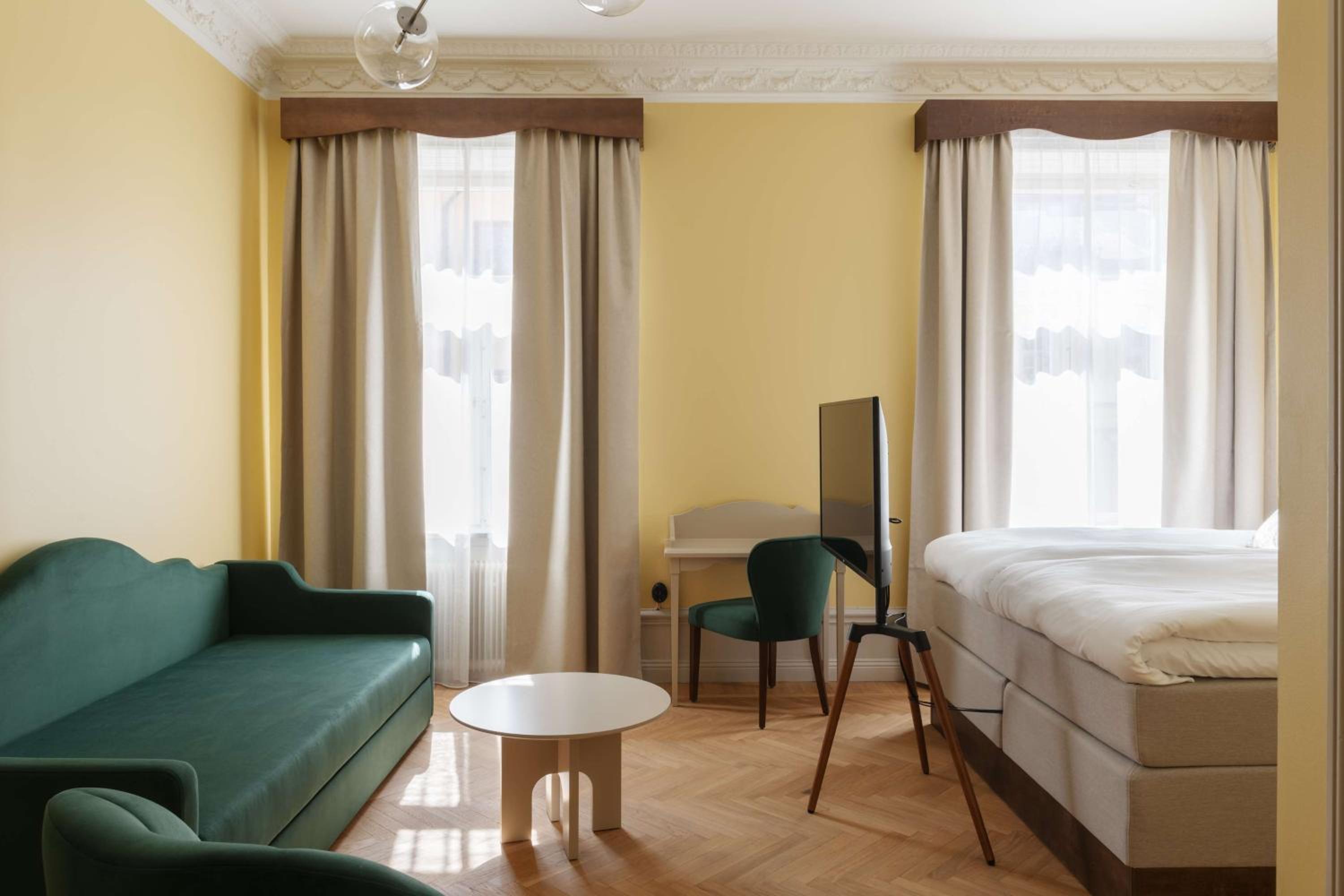 Deluxe King Room